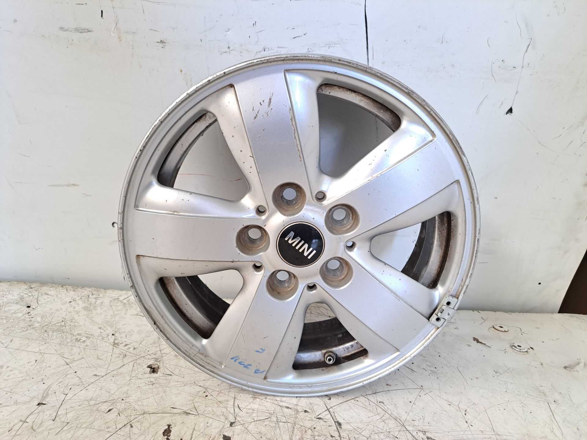 Recambio de llanta para bmw mini (f56) cooper referencia OEM IAM r15 6855101 