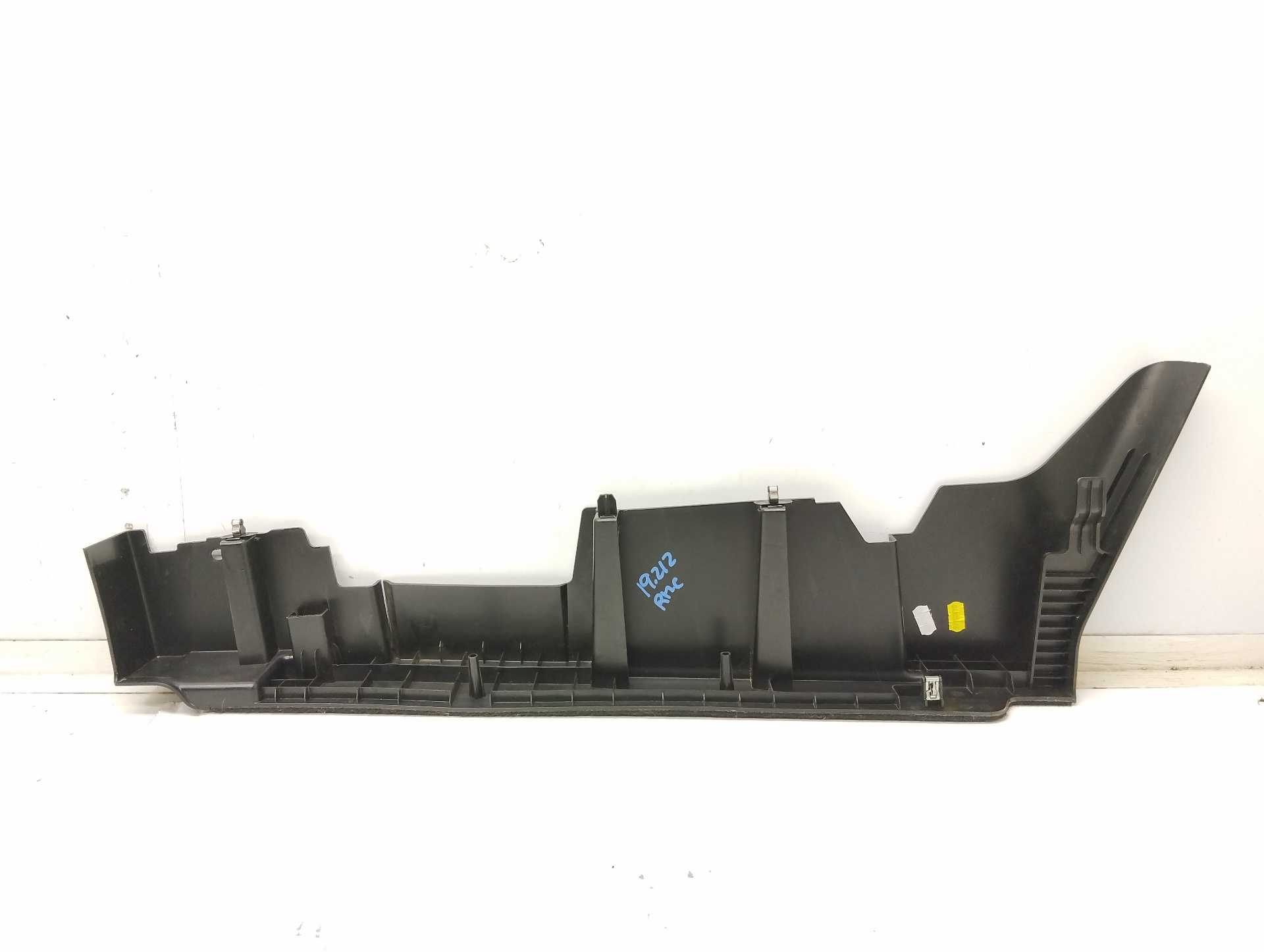 Recambio de molduras traseras para renault scenic iv black edition referencia OEM IAM 767H33012R  
