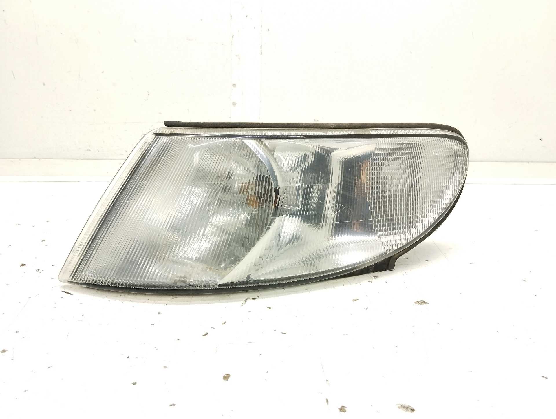 Recambio de piloto delantero izquierdo para saab 900 berlina 2.0 cat referencia OEM IAM   