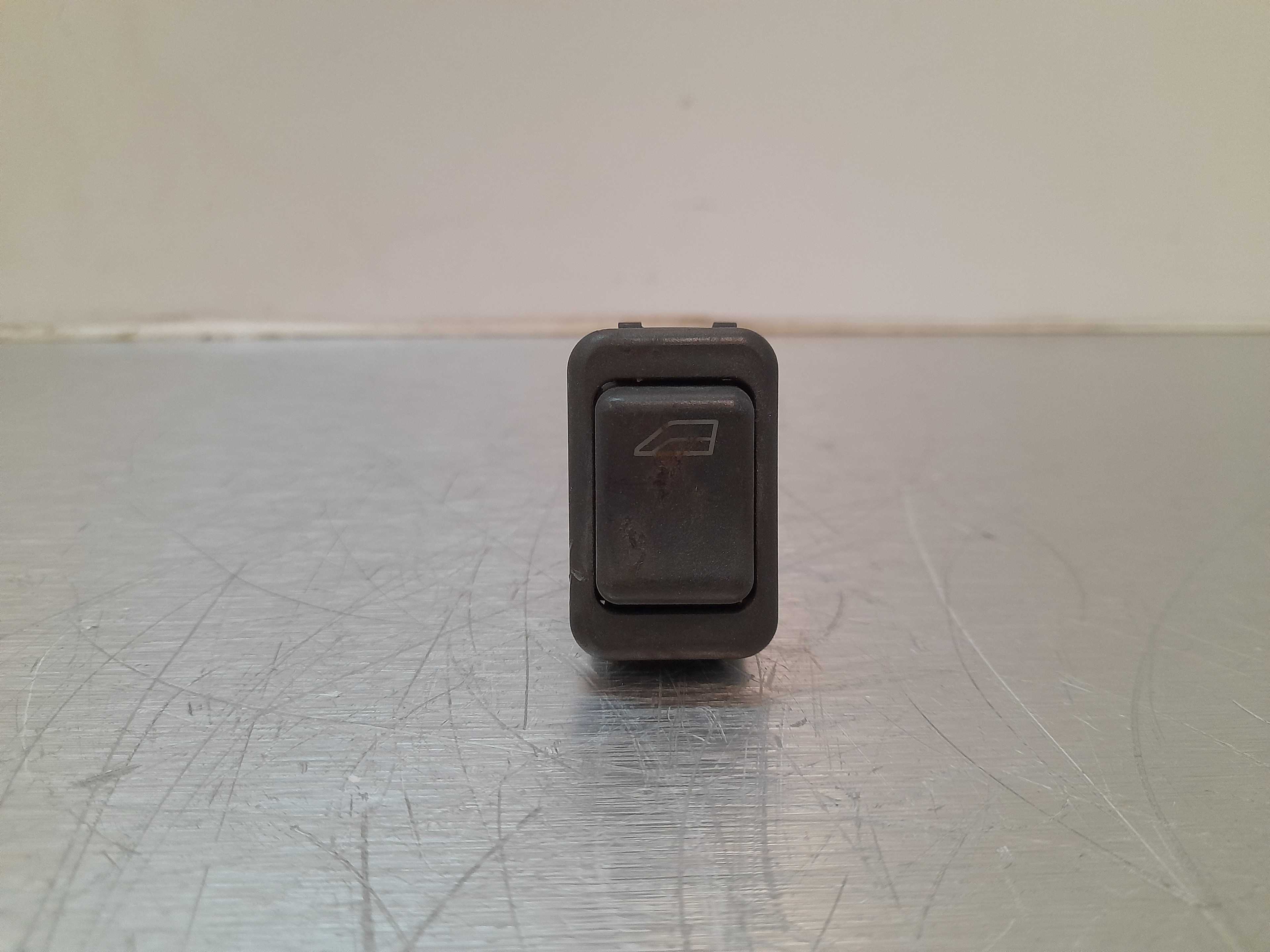 Recambio de mando elevalunas trasero derecho para volvo s40 berlina 1.9 d referencia OEM IAM 03458228  
