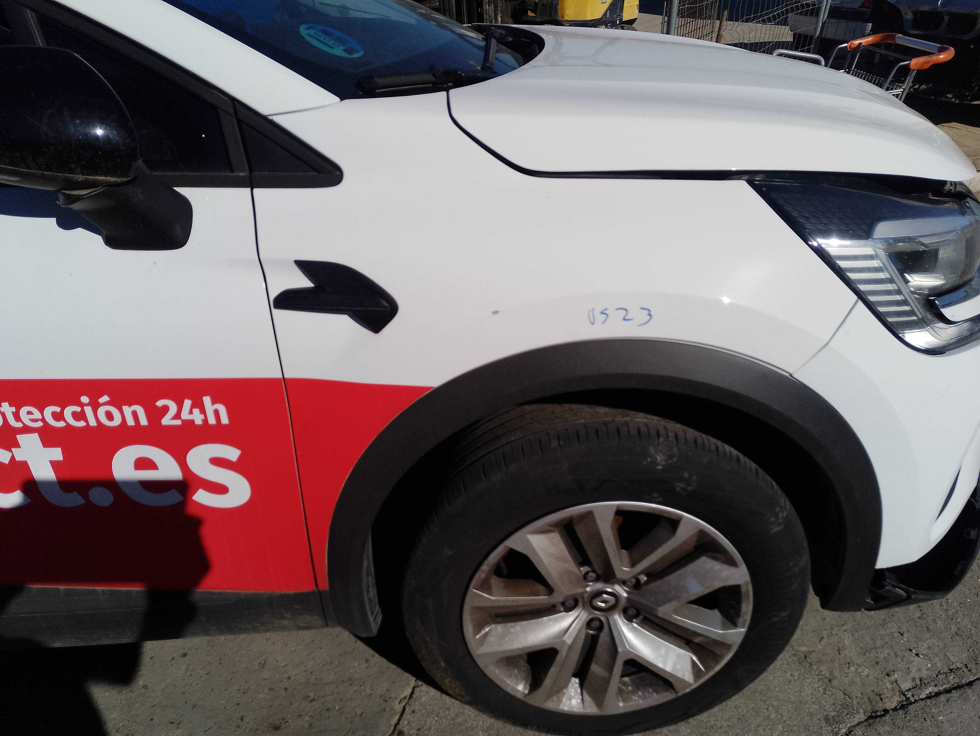 Recambio de aleta delantera derecha para renault captur ii equilibre referencia OEM IAM   