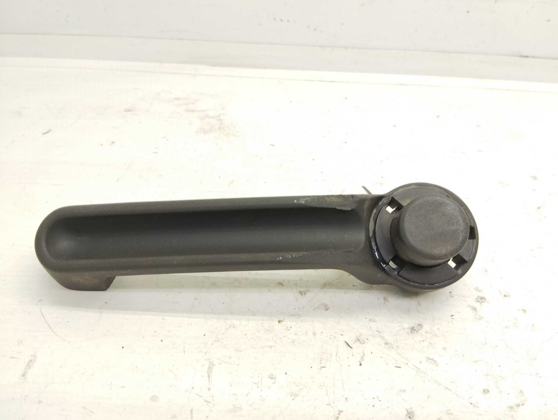 Recambio de maneta exterior trasera derecha para dodge nitro 2.8 crd referencia OEM IAM   