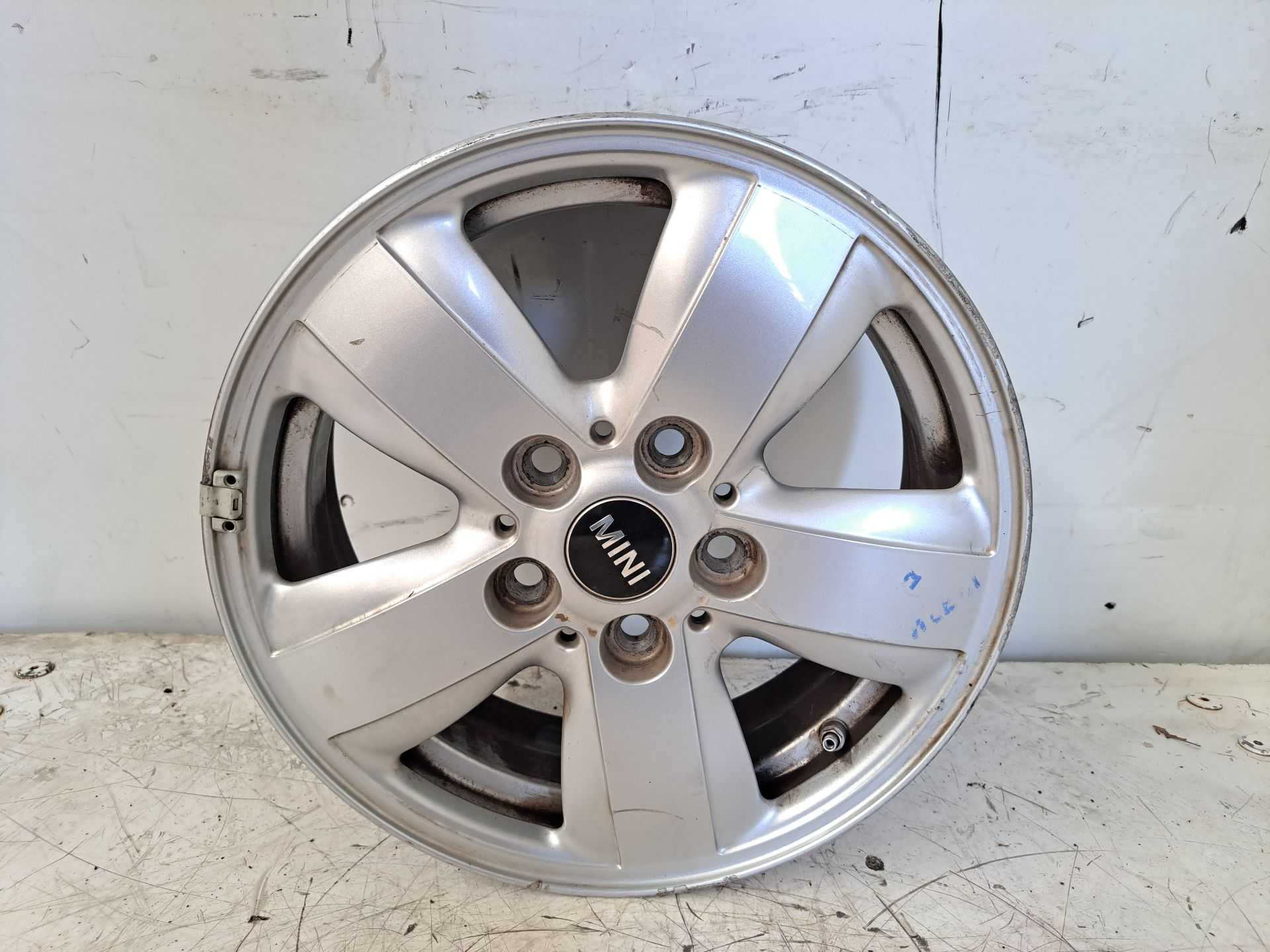 Recambio de llanta para bmw mini (f56) cooper referencia OEM IAM r15 6855101 