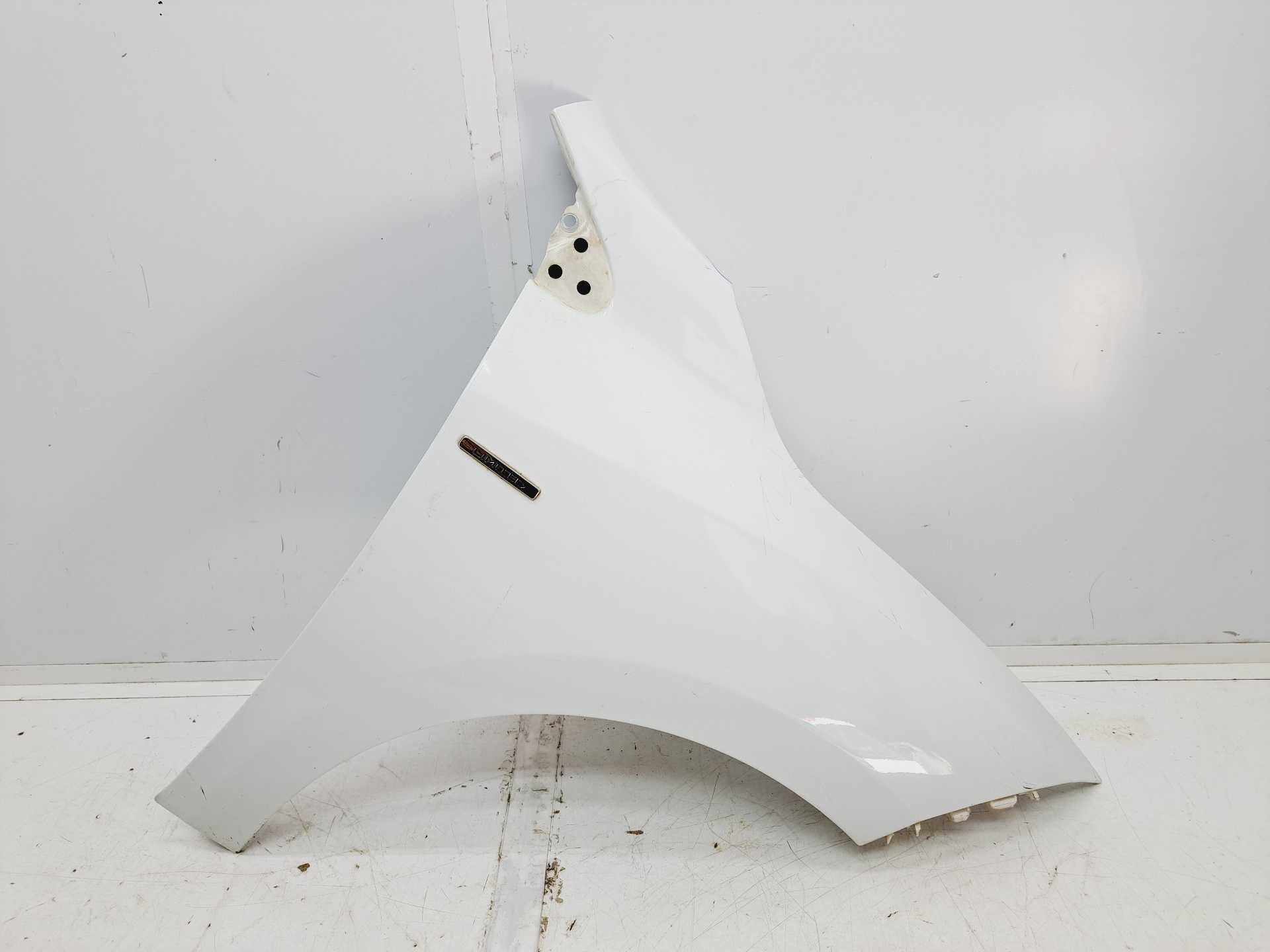 Recambio de aleta delantera derecha para renault megane iii berlina 5 p business referencia OEM IAM 820156017  