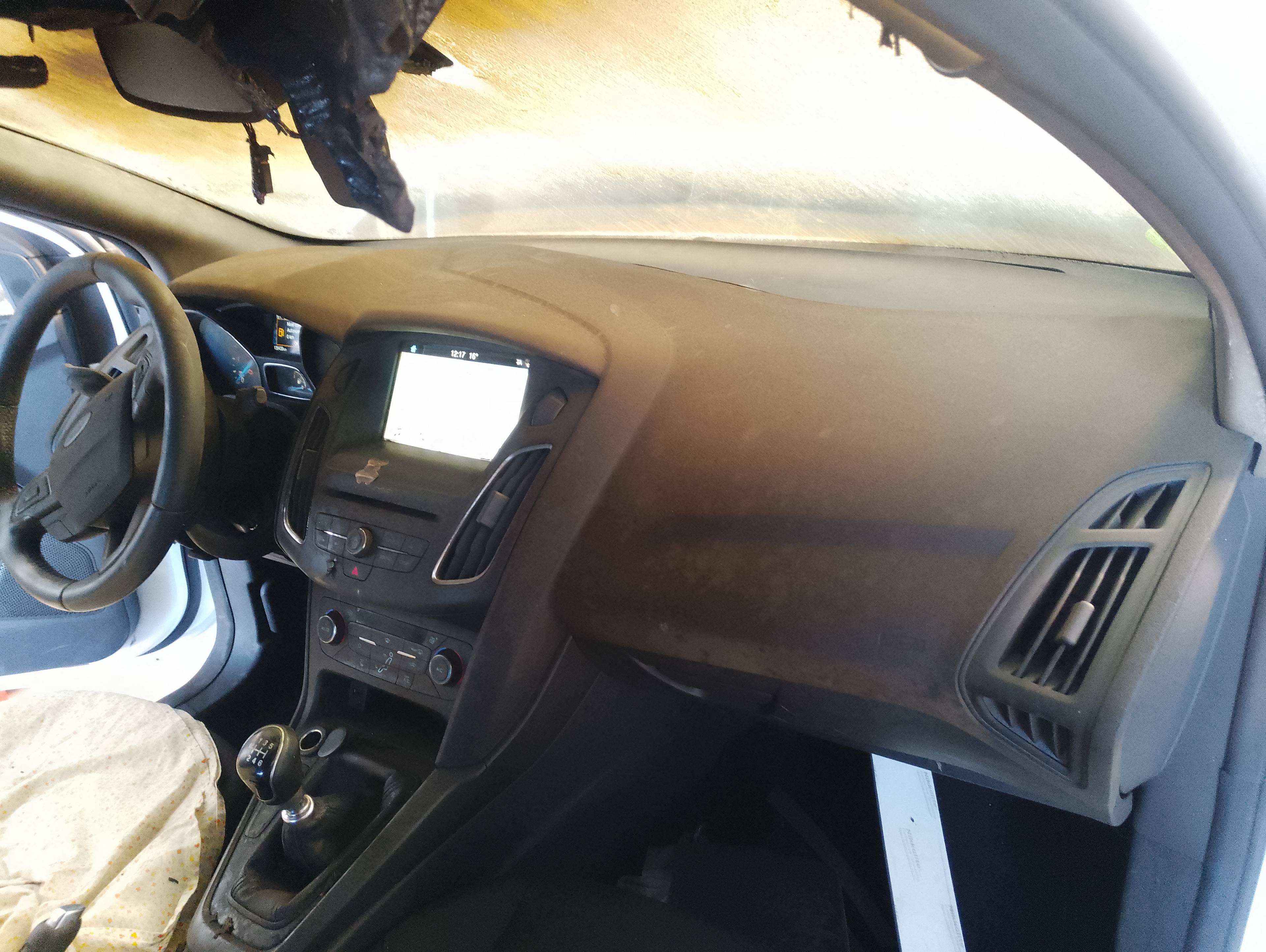 Recambio de salpicadero para ford focus lim. black&red referencia OEM IAM   