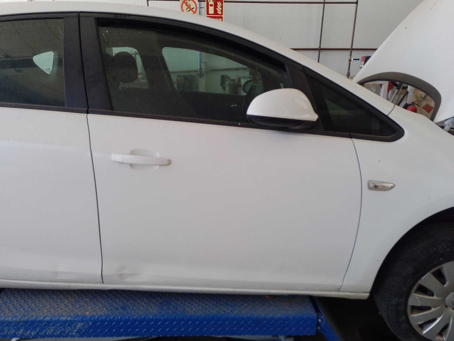 Recambio de puerta delantera derecha para opel astra j (p10) 1.7 cdti (68) referencia OEM IAM 13330766  