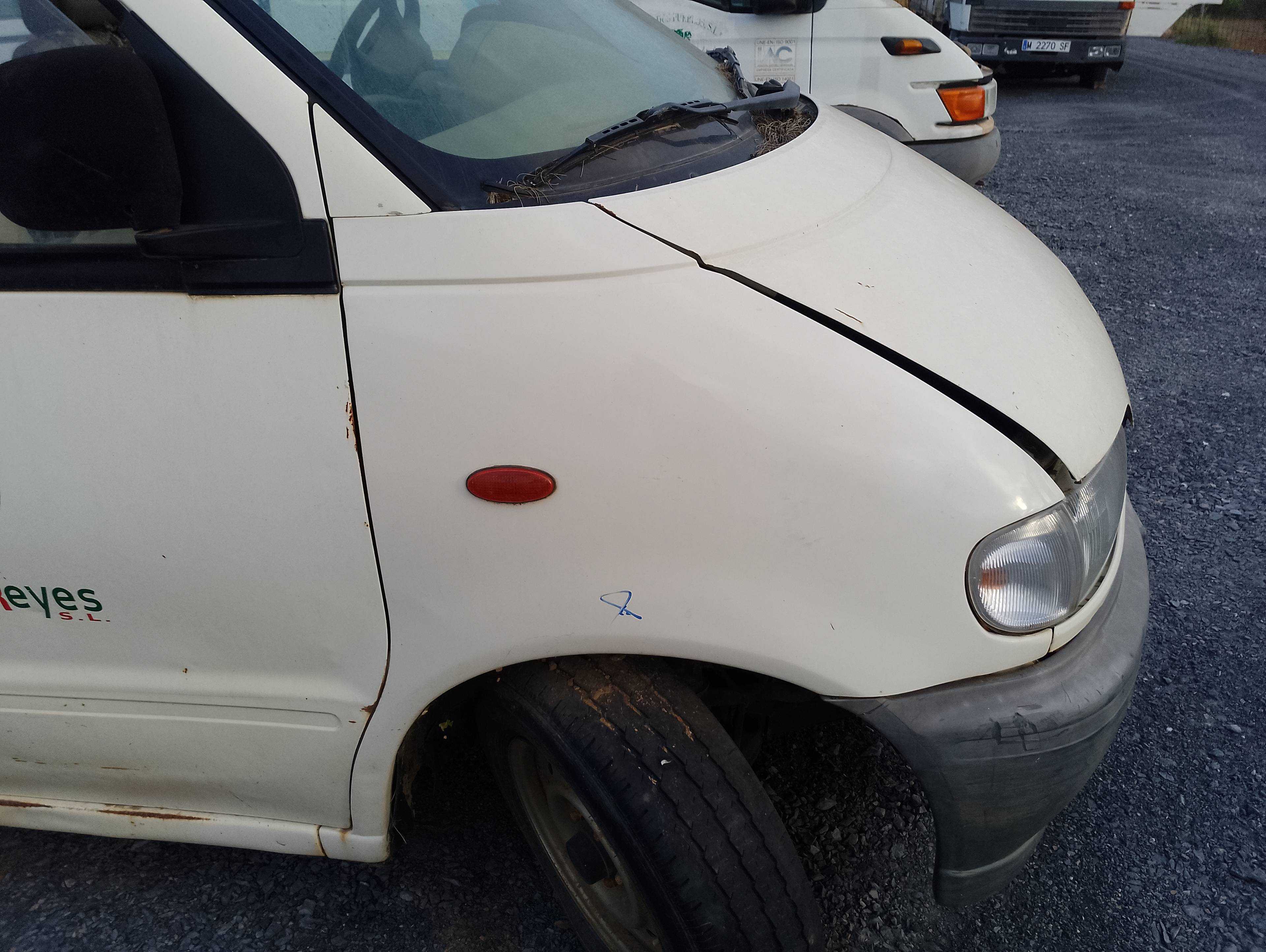 Recambio de aleta delantera derecha para nissan vanette cargo (hc23) 2.3 diesel referencia OEM IAM   