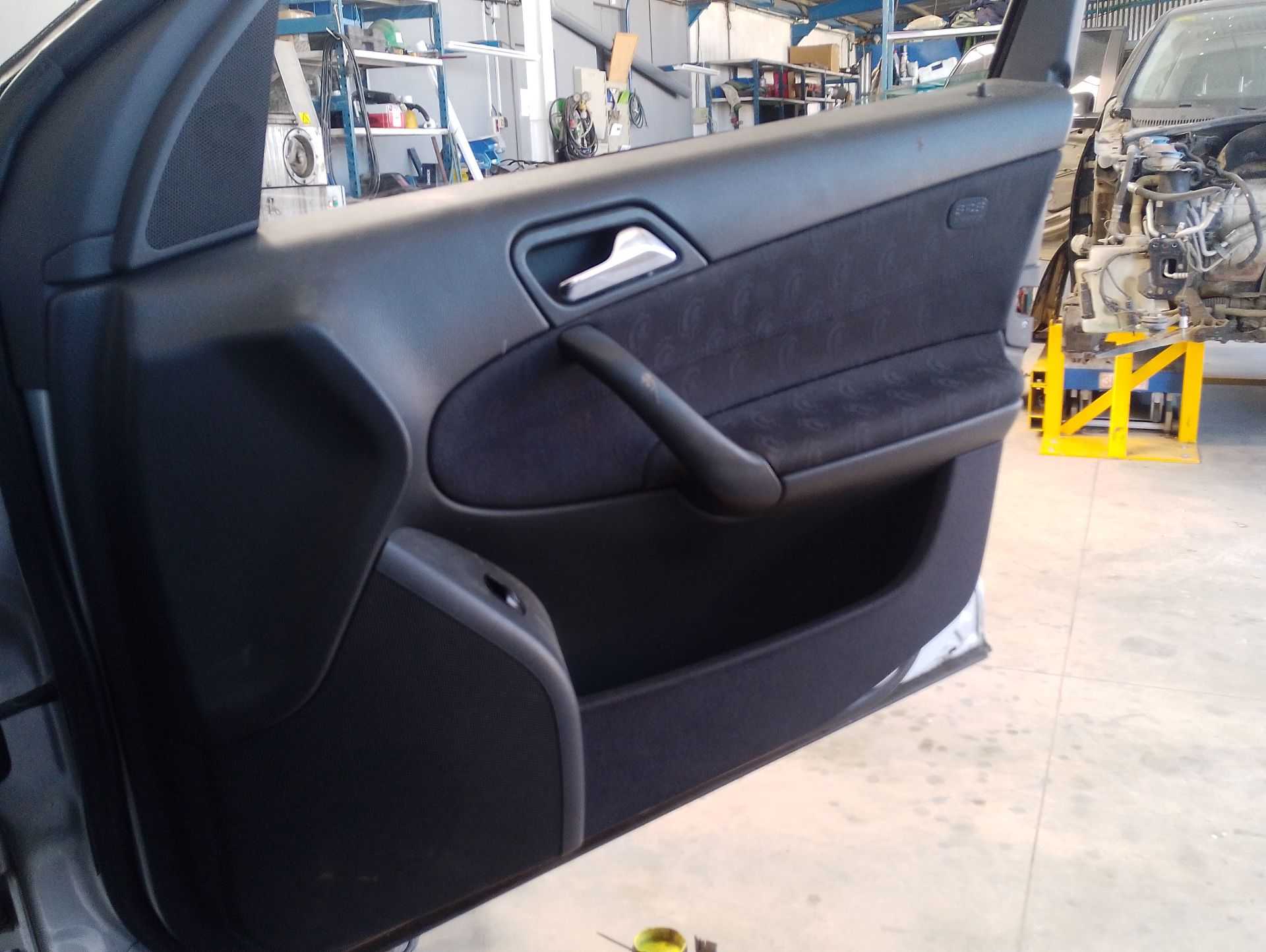 Recambio de guarnecido puerta delantera derecha para mercedes-benz clase c (w203) c 220 cdi (203.006) referencia OEM IAM   