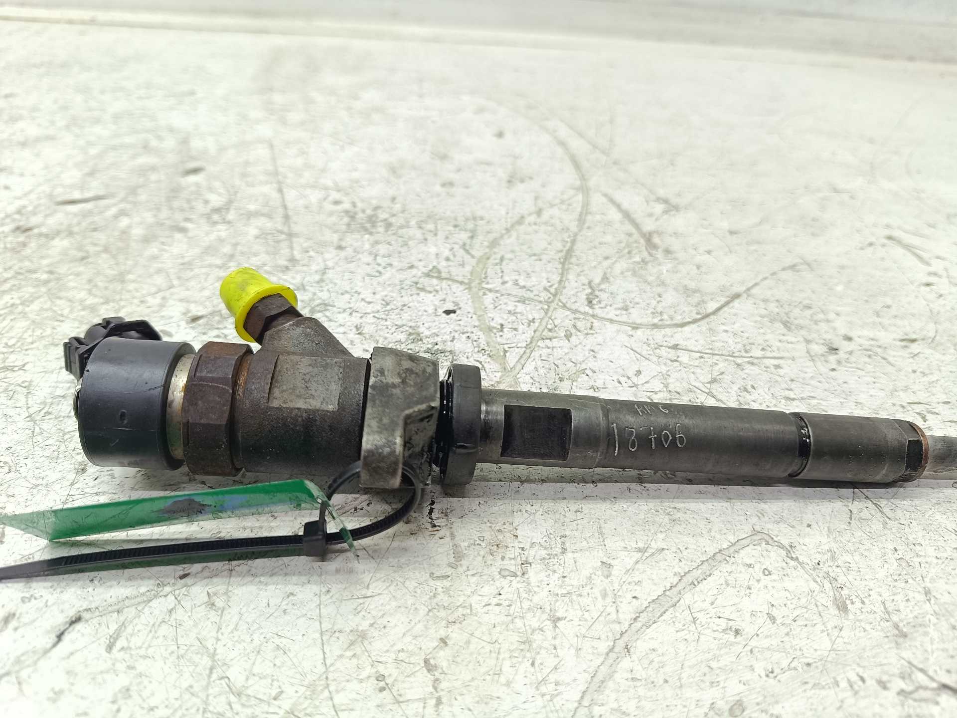 Recambio de inyector para ford focus berlina (cap) ambiente (d) referencia OEM IAM 0445110188  