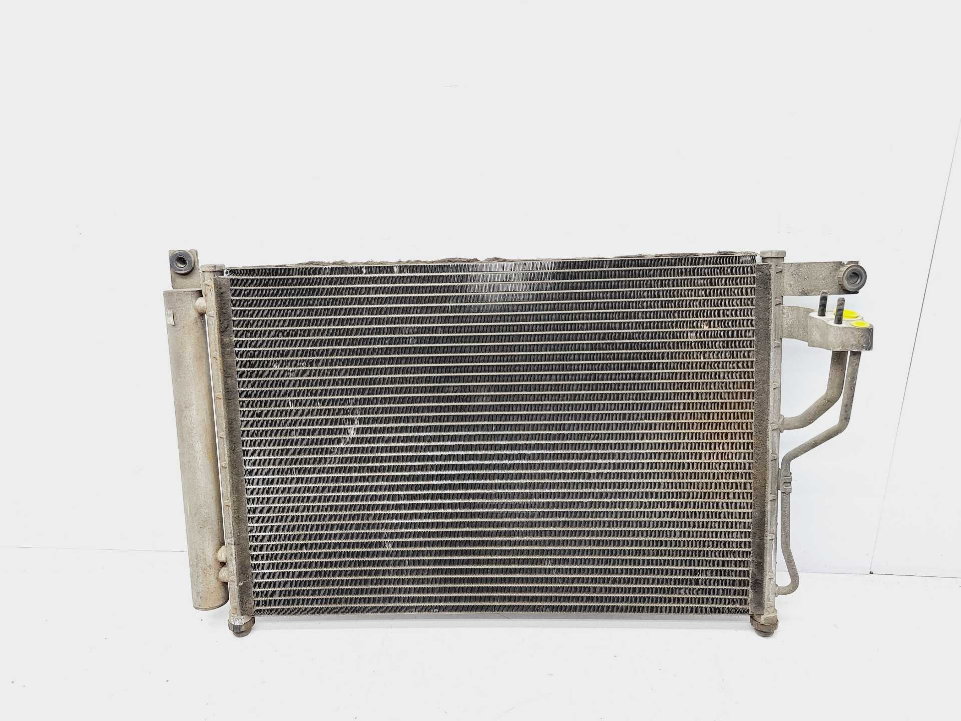 Recambio de condensador / radiador aire acondicionado para hyundai accent (mc) gl referencia OEM IAM 976061E300  