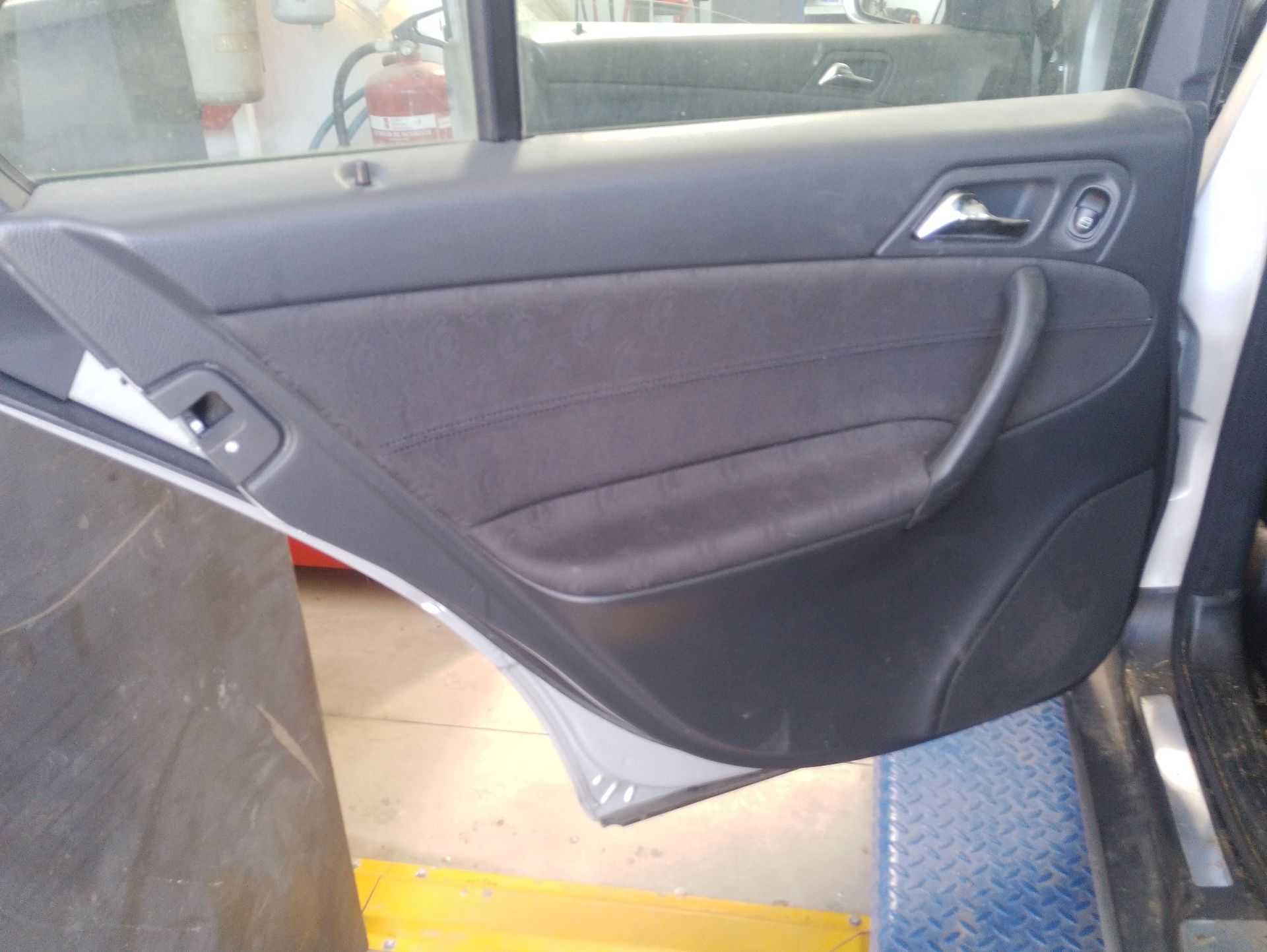 Recambio de guarnecido puerta trasera izquierda para mercedes-benz clase c (w203) c 220 cdi (203.006) referencia OEM IAM   