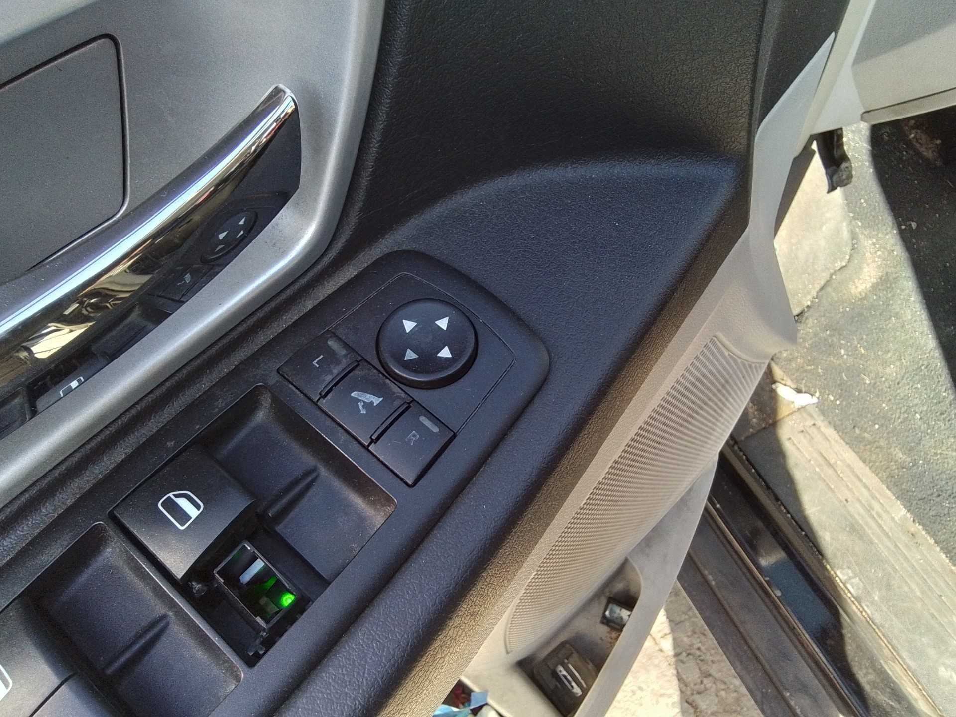 Recambio de mando retrovisor para chrysler grand voyager limited referencia OEM IAM   