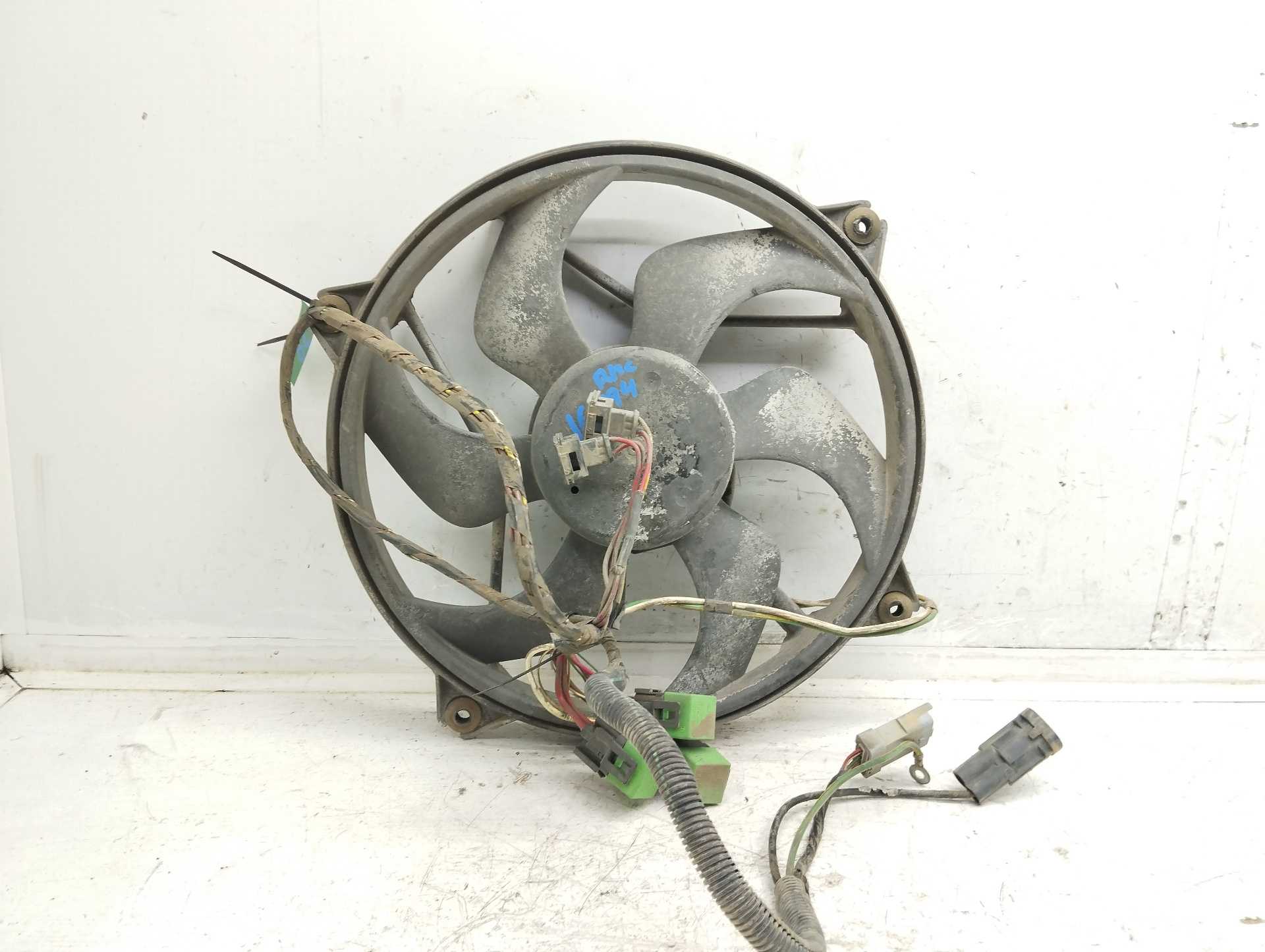Recambio de electroventilador para citroën berlingo referencia OEM IAM 1831237016  
