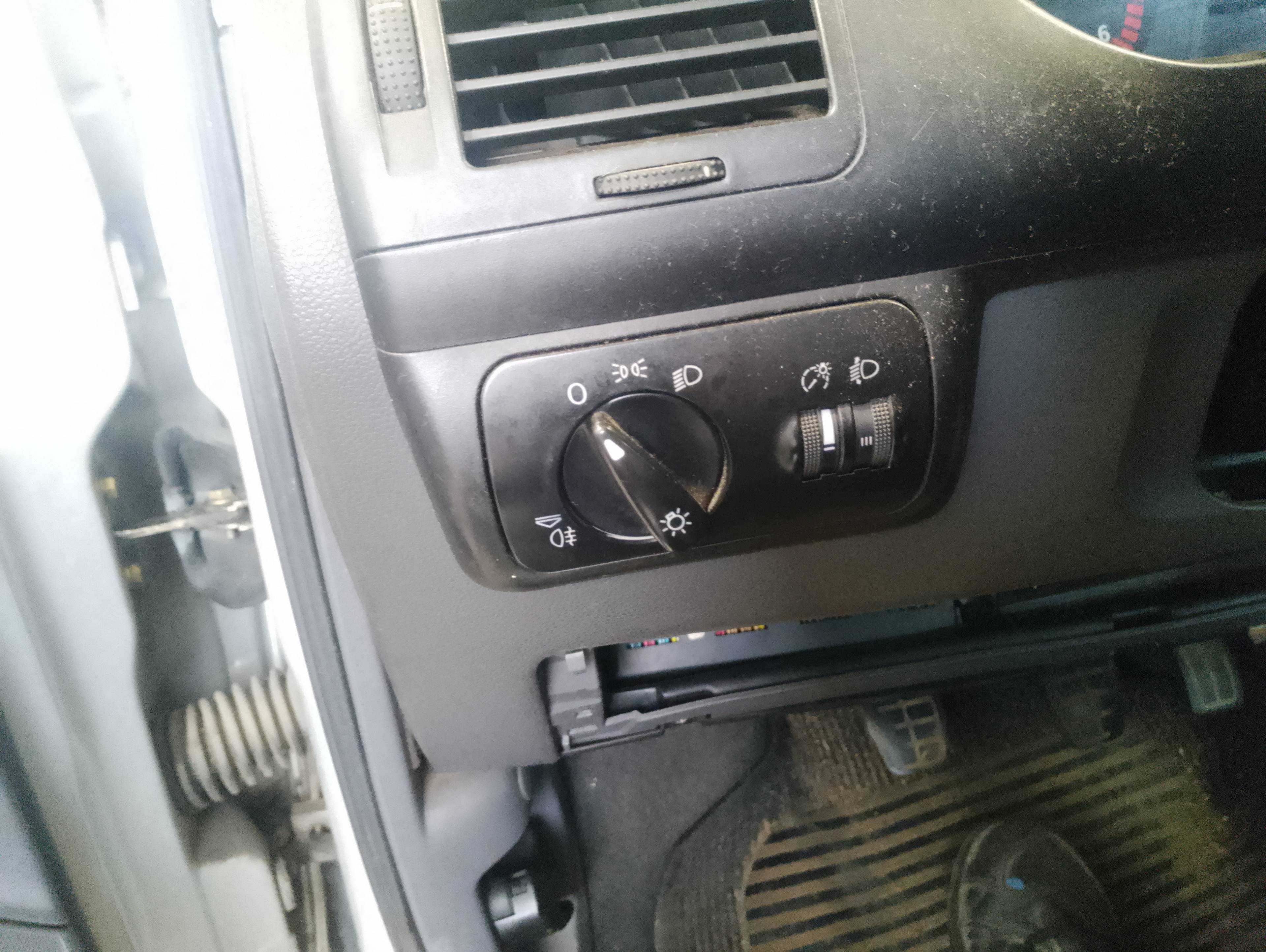 Recambio de mando luces para seat cordoba berlina (6k2) sport referencia OEM IAM   