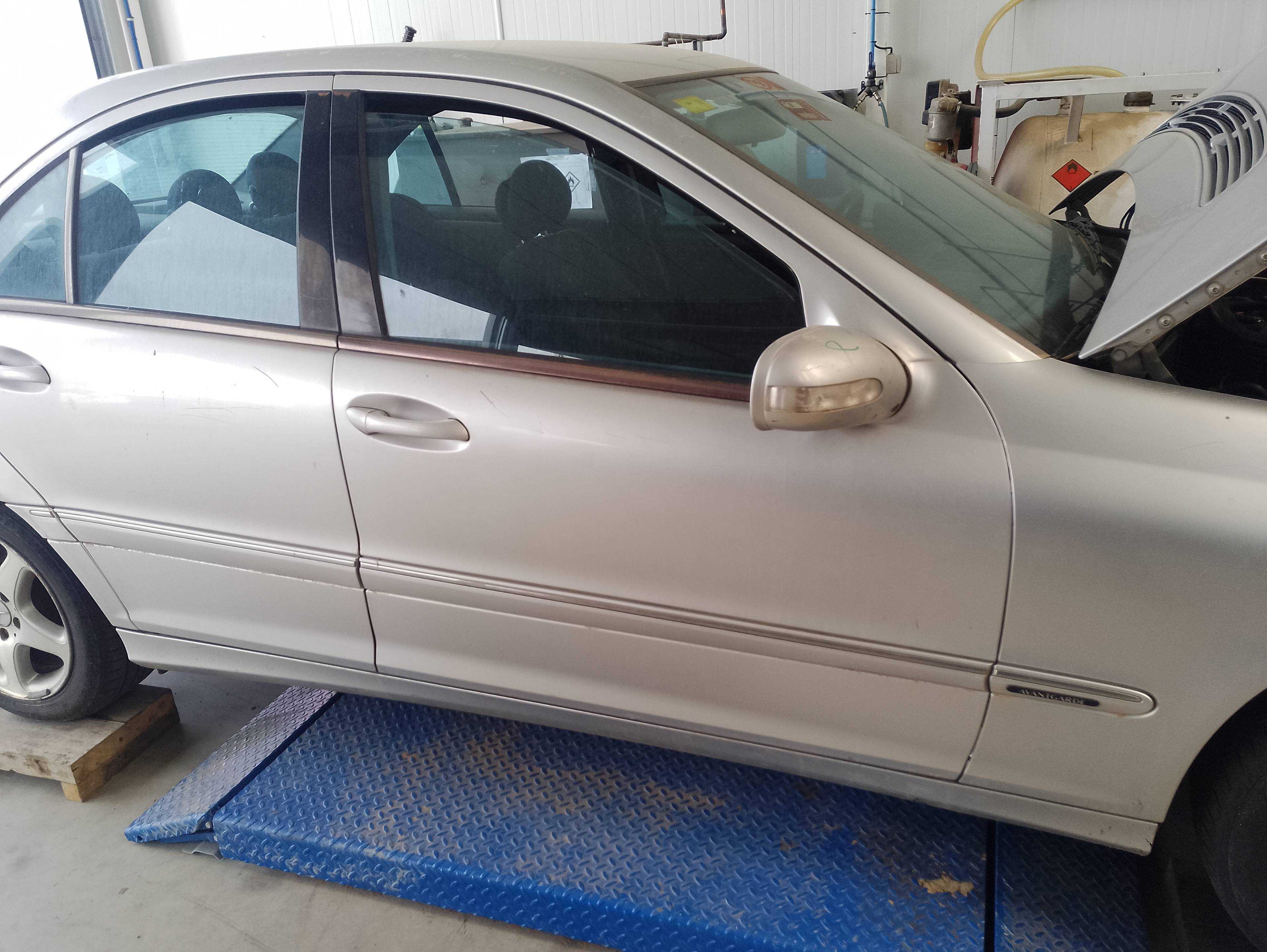 Recambio de puerta delantera derecha para mercedes-benz clase c (w203) berlina 270 cdi (203.016) referencia OEM IAM   