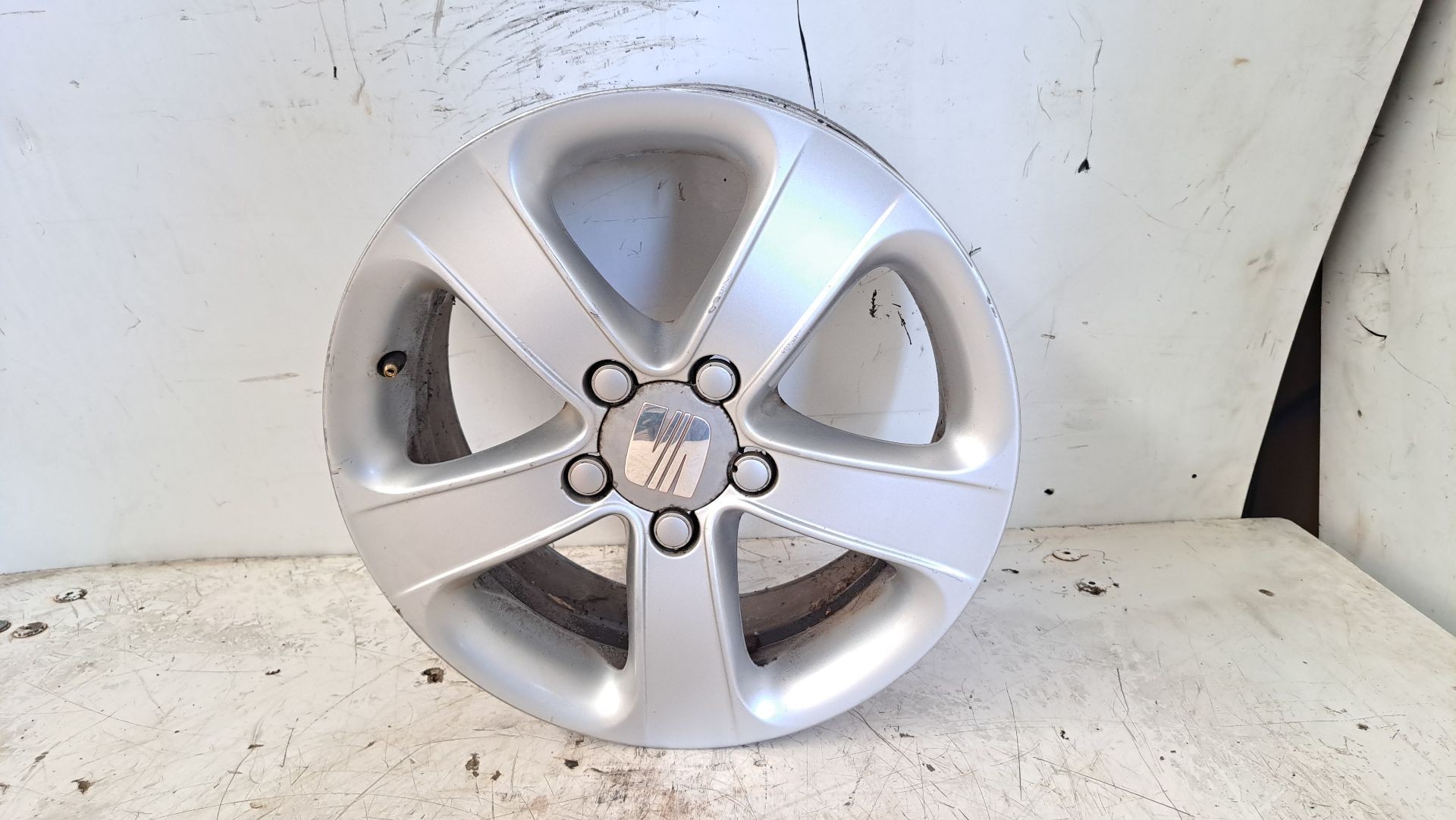 Recambio de llanta para seat leon (1p1) 1.9 tdi referencia OEM IAM r16 5p0601025f 