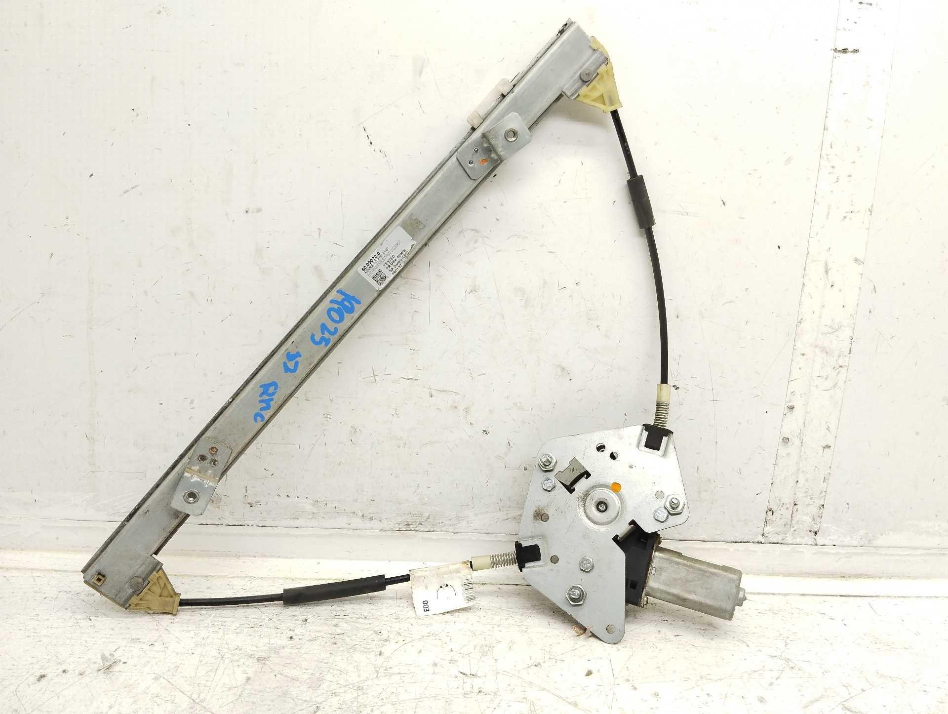 Recambio de elevalunas delantero izquierdo para renault clio ii fase ii (b/cb0) authentique referencia OEM IAM 60090730  