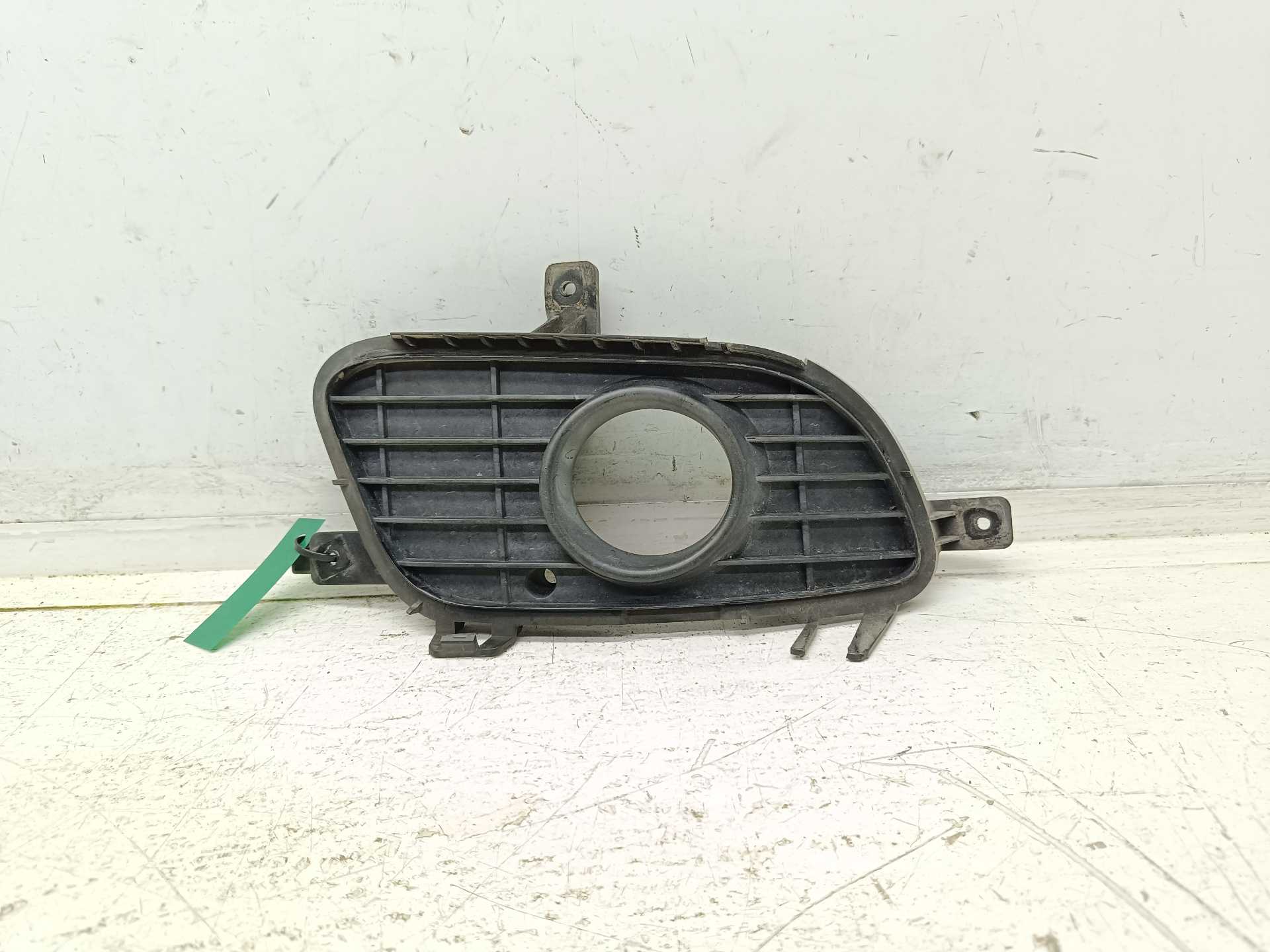 Recambio de moldura antiniebla derecha para mercedes-benz clase a (w169) 2.0 cdi cat referencia OEM IAM A1698850622  