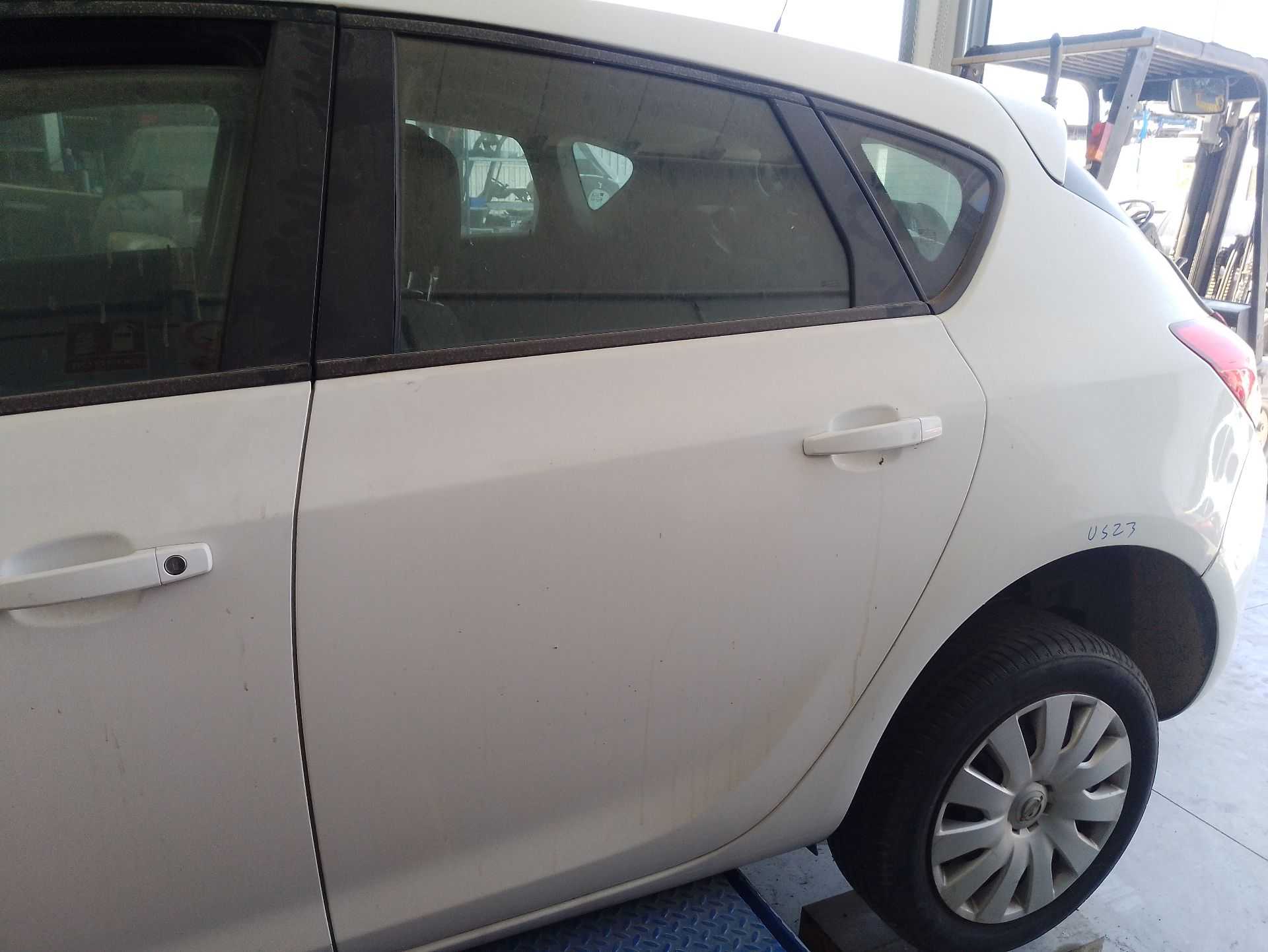 Recambio de puerta trasera izquierda para opel astra j (p10) 1.7 cdti (68) referencia OEM IAM 13285610  