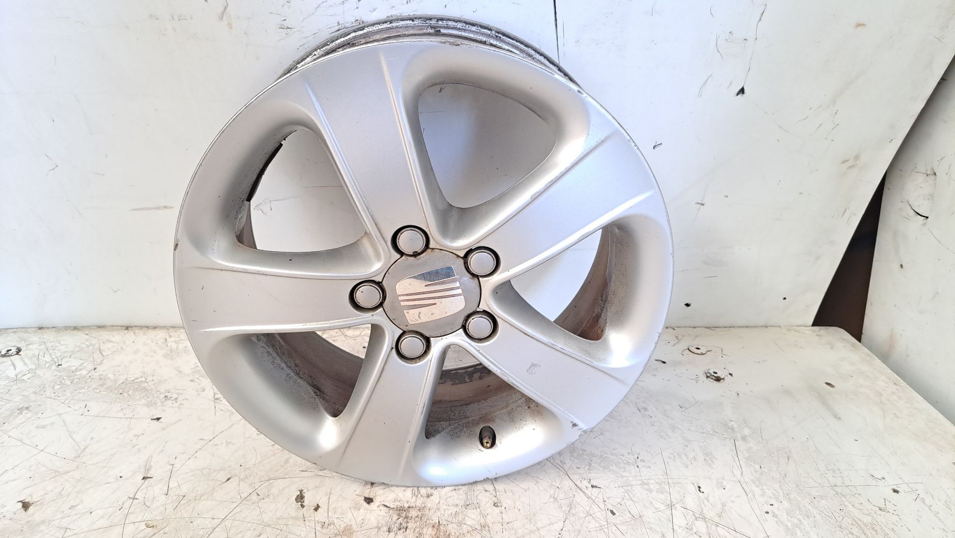 Recambio de llanta para seat leon (1p1) 1.9 tdi referencia OEM IAM r16 5p0601025f 