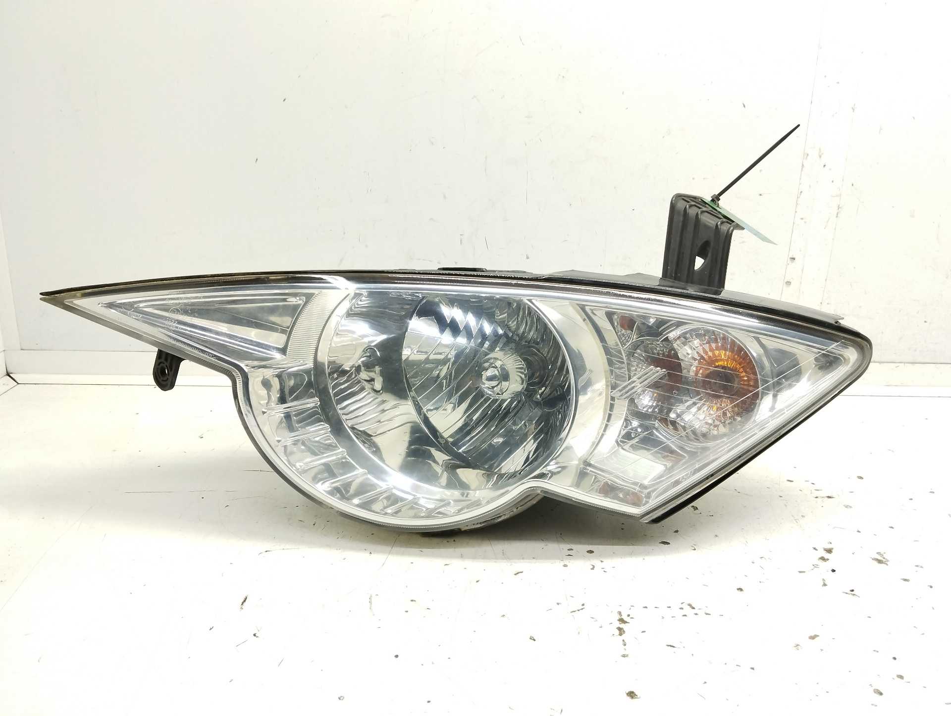 Recambio de faro izquierdo para ssangyong actyon 200 xdi referencia OEM IAM 8310131302 8310131302 