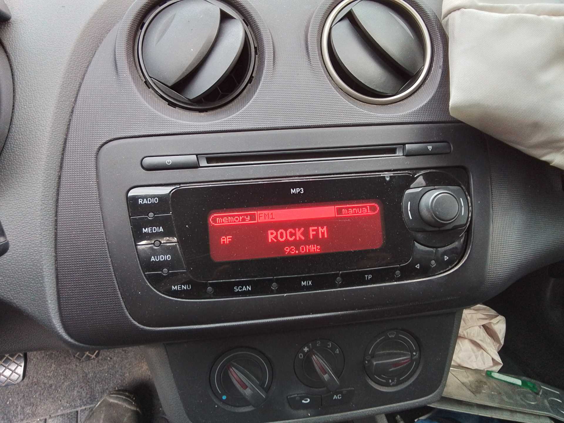 Recambio de sistema audio / radio cd para seat ibiza sc (6j1) emoción referencia OEM IAM   