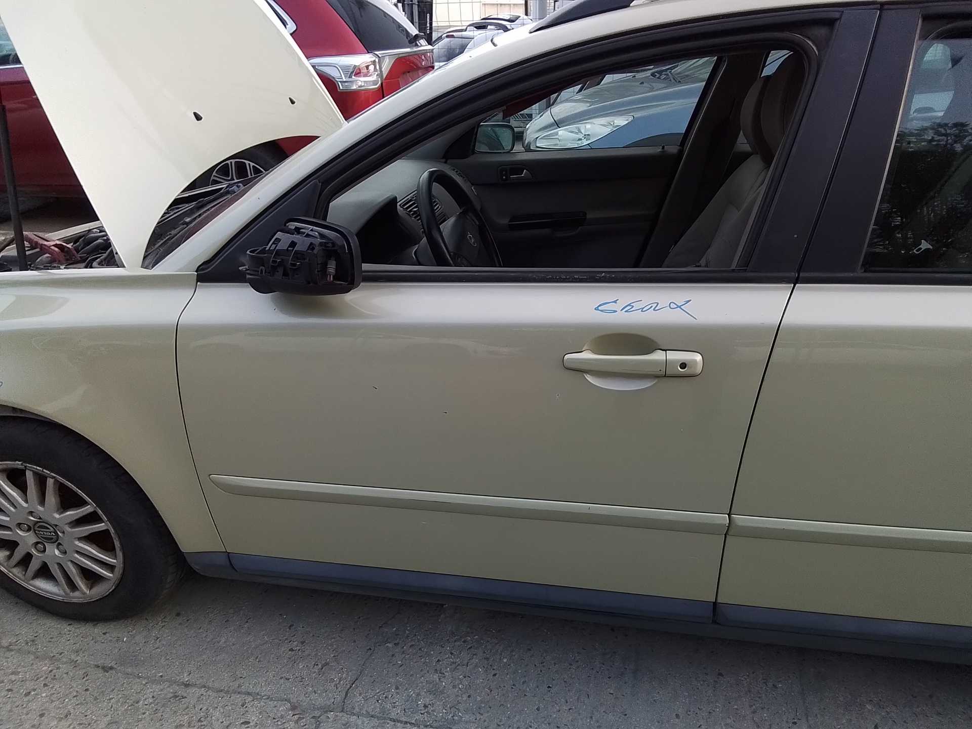 Recambio de puerta delantera izquierda para volvo v50 familiar 1.6 diesel cat referencia OEM IAM   