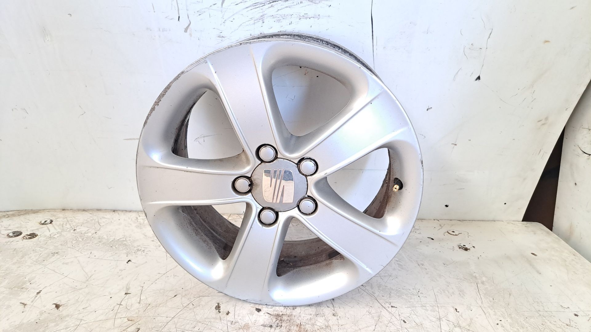 Recambio de llanta para seat leon (1p1) 1.9 tdi referencia OEM IAM r16 5p0601025f 