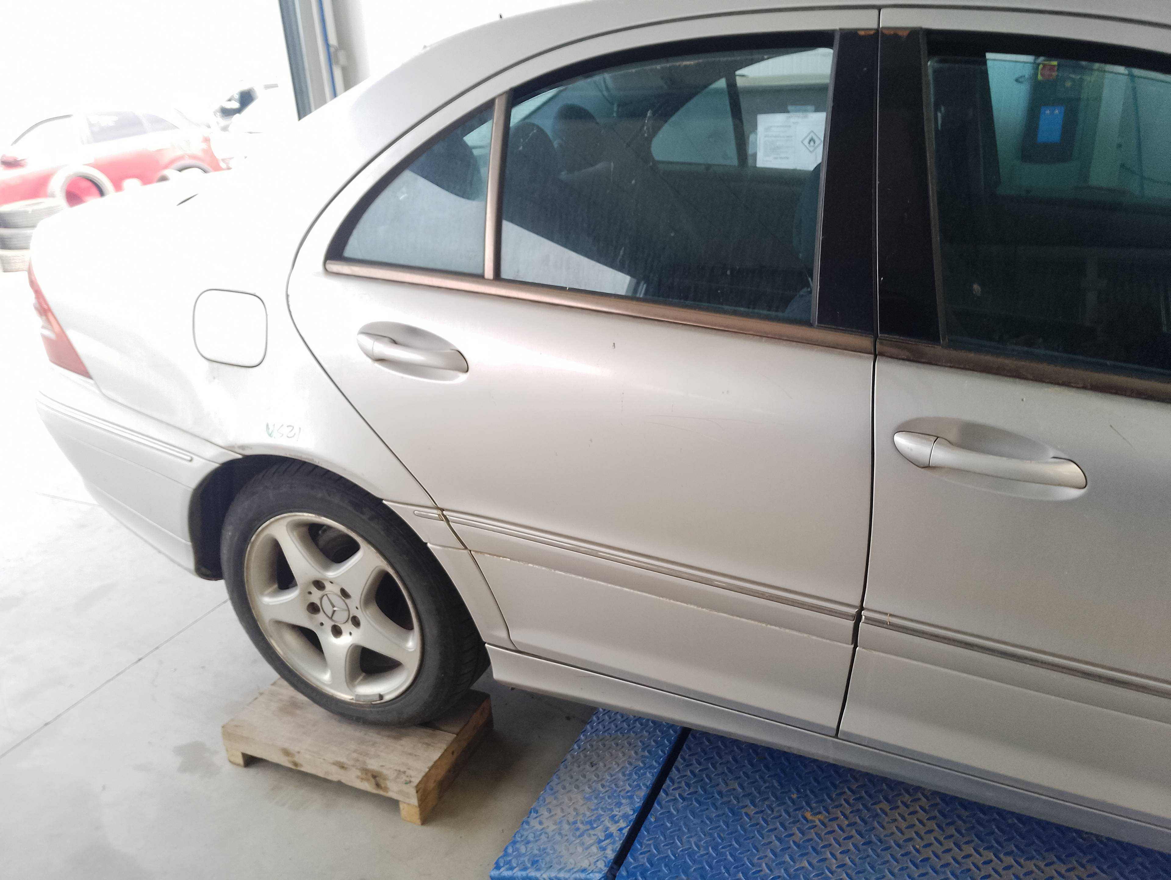 Recambio de puerta trasera derecha para mercedes-benz clase c (w203) berlina 270 cdi (203.016) referencia OEM IAM   