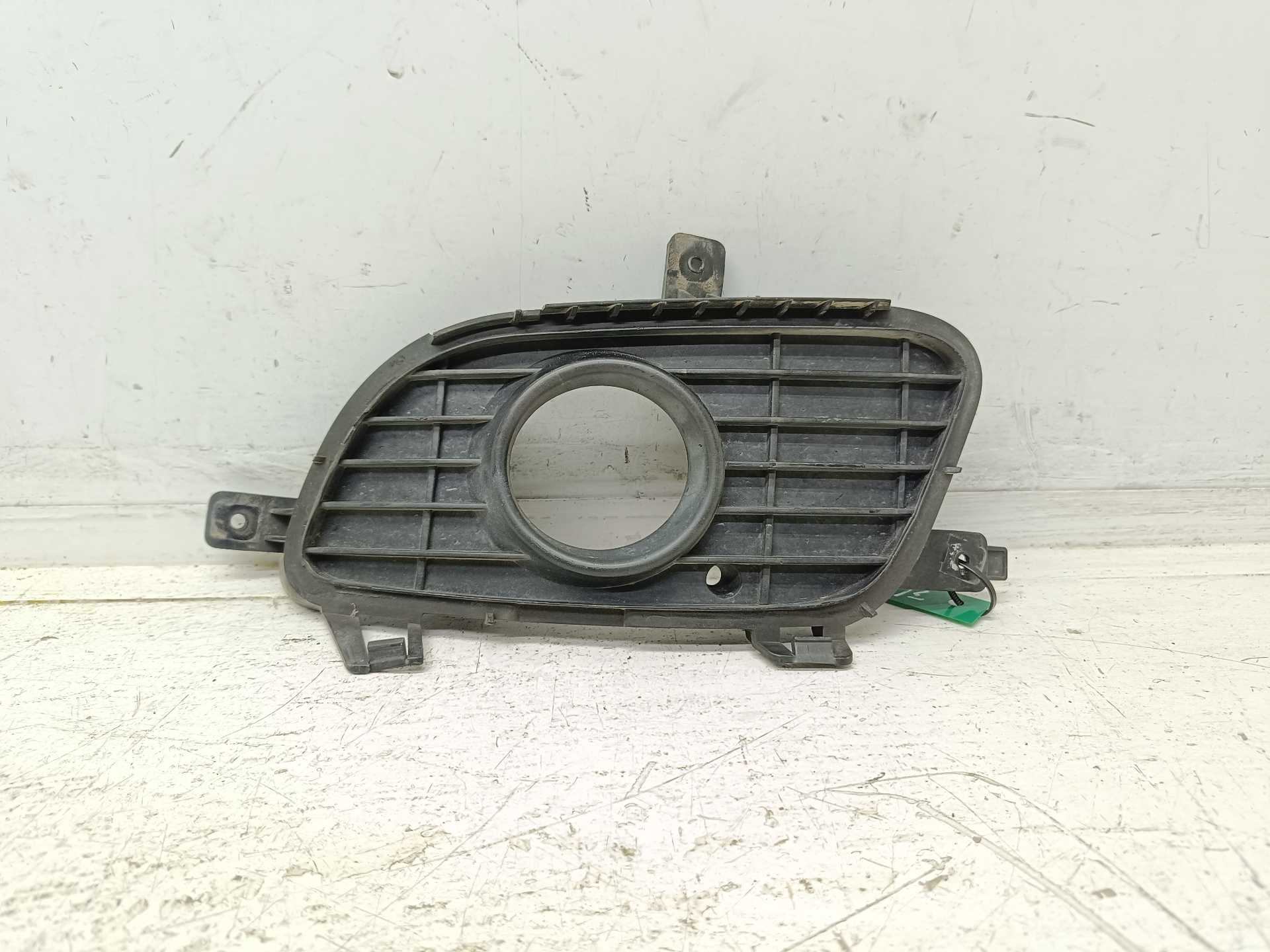 Recambio de moldura antiniebla izquierda para mercedes-benz clase a (w169) 2.0 cdi cat referencia OEM IAM A1698850522  
