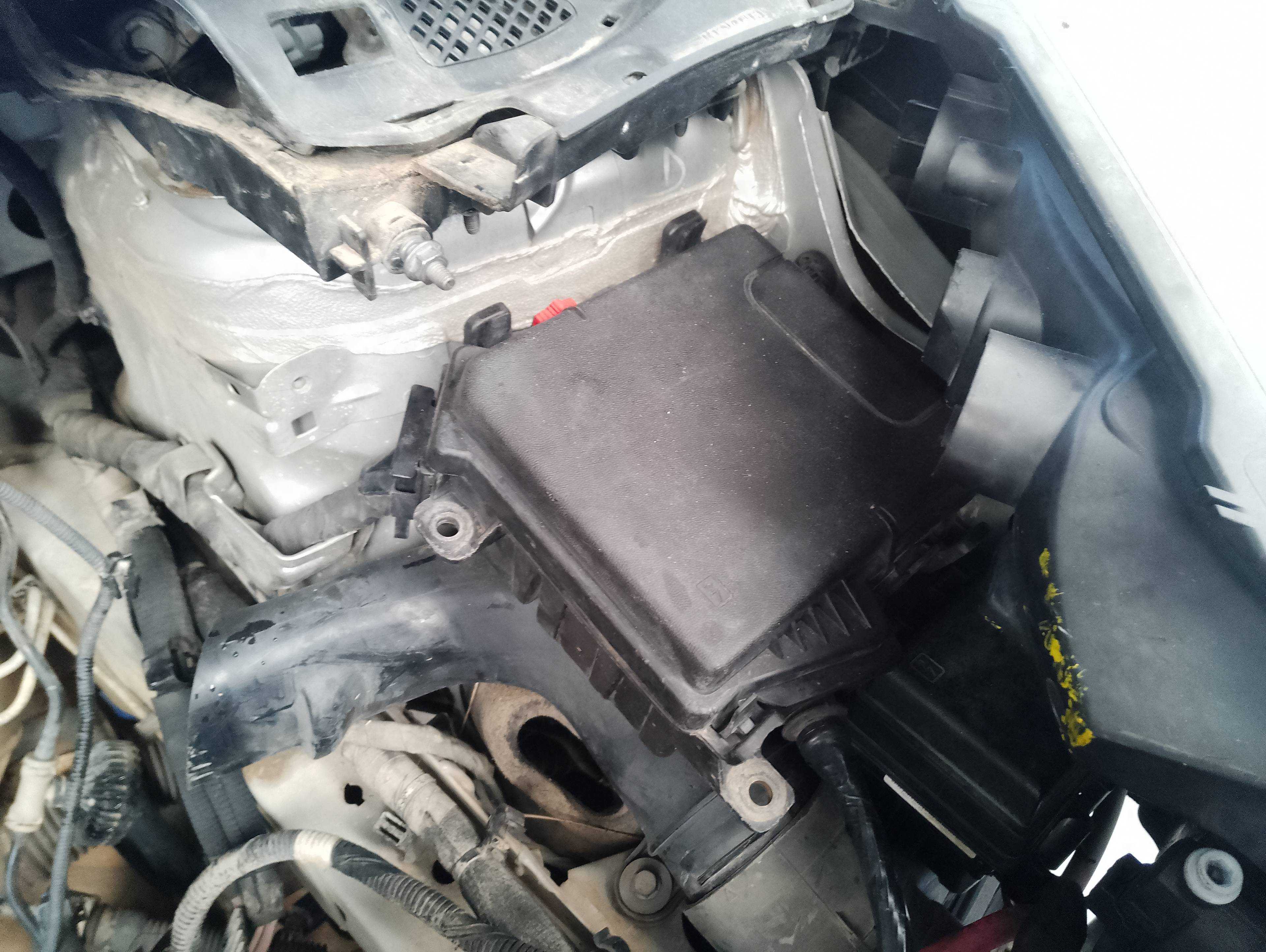Recambio de caja reles / fusibles para renault scenic iii authentique referencia OEM IAM   