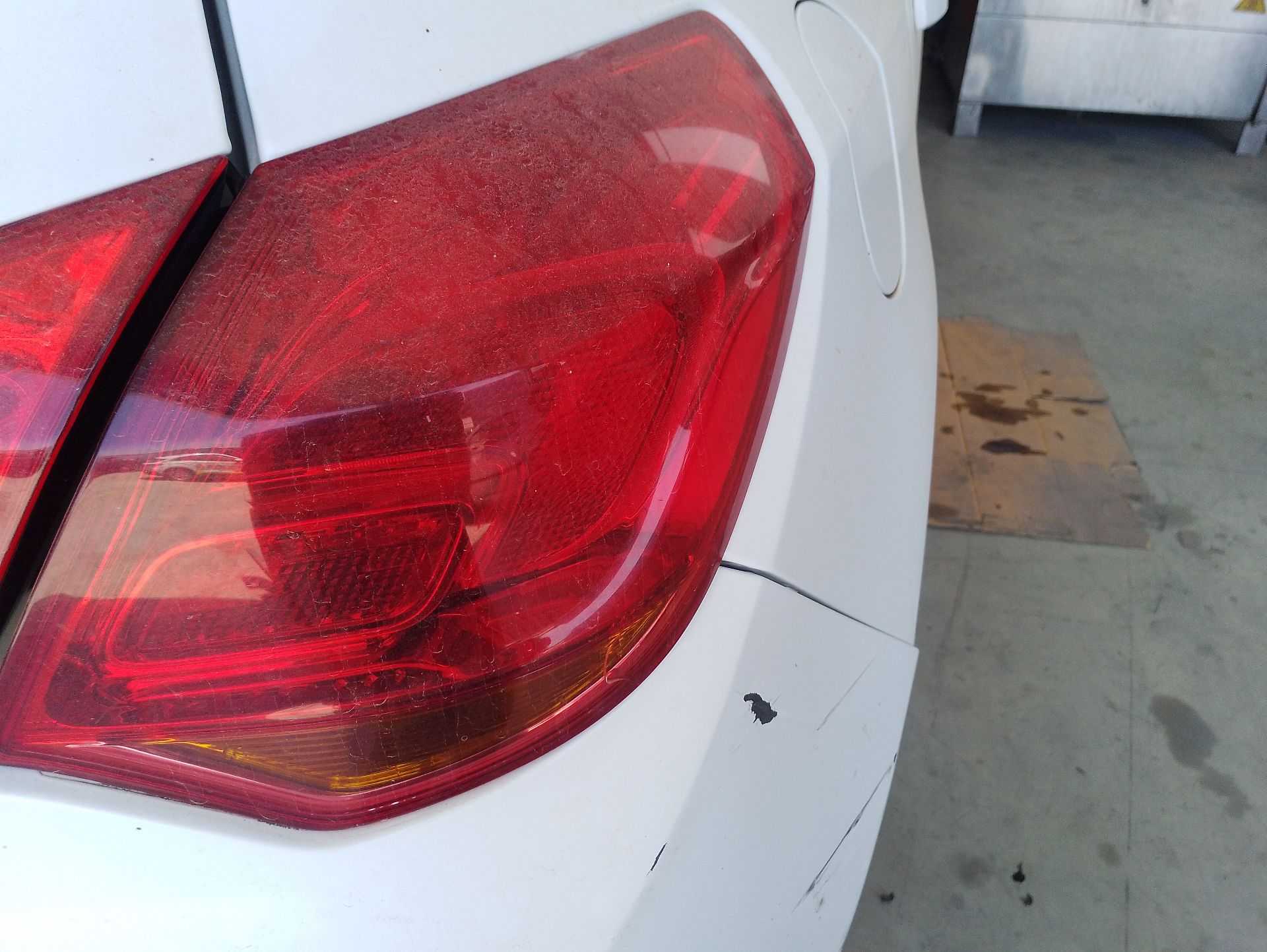 Recambio de piloto trasero derecho para opel astra j (p10) 1.7 cdti (68) referencia OEM IAM 13306454  
