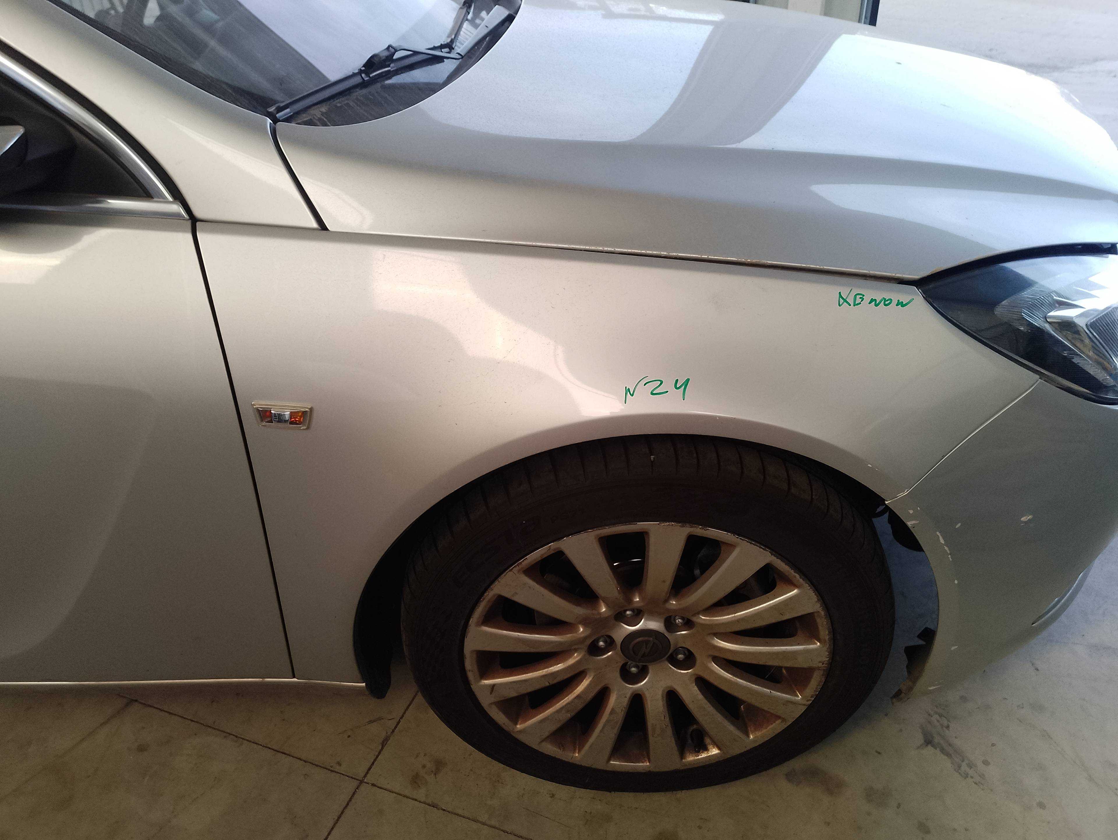 Recambio de aleta delantera derecha para opel insignia sports tourer cosmo referencia OEM IAM   