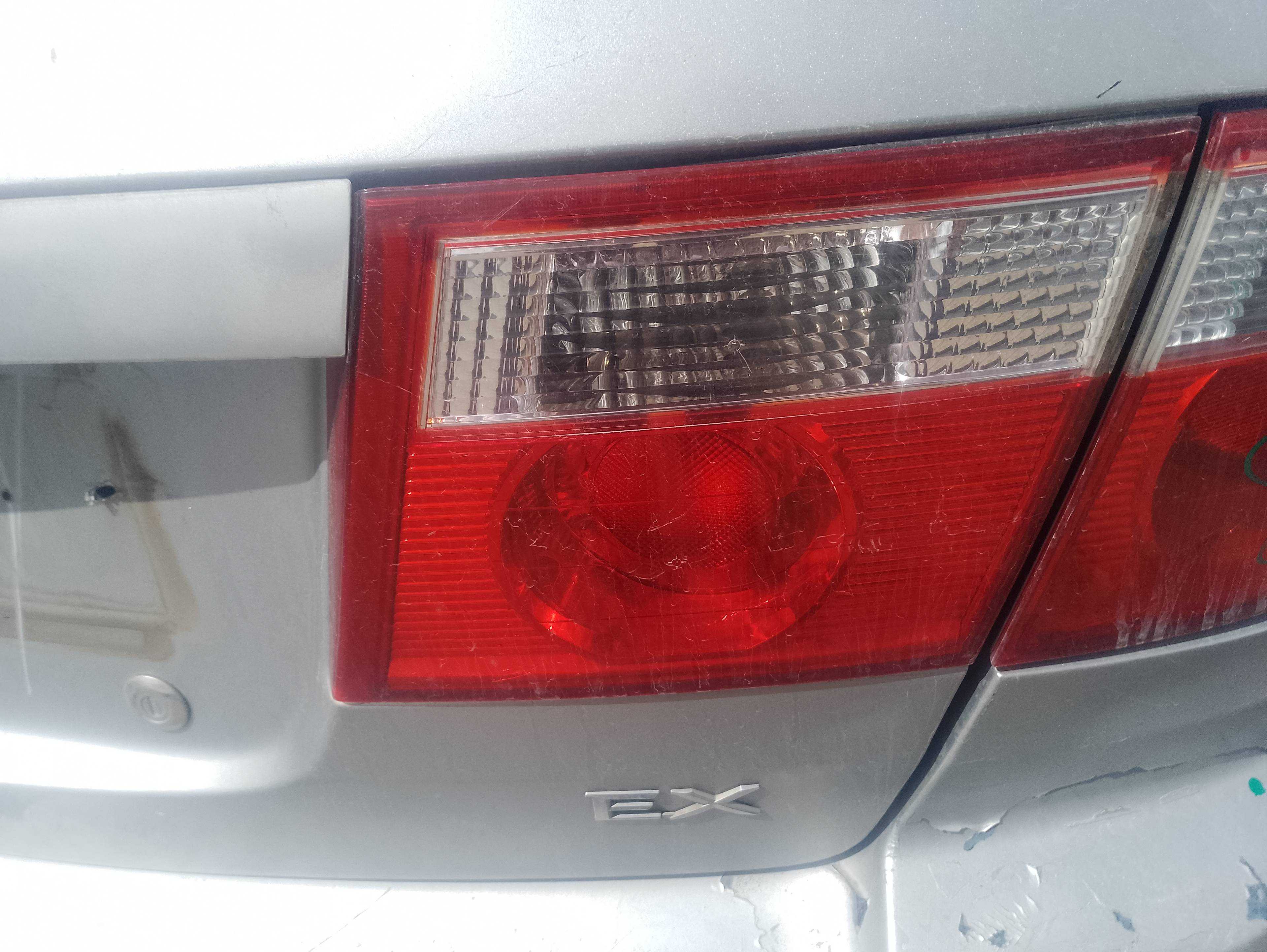 Recambio de piloto porton trasero derecho para kia carens 2.0 crdi ex monovolumen referencia OEM IAM   