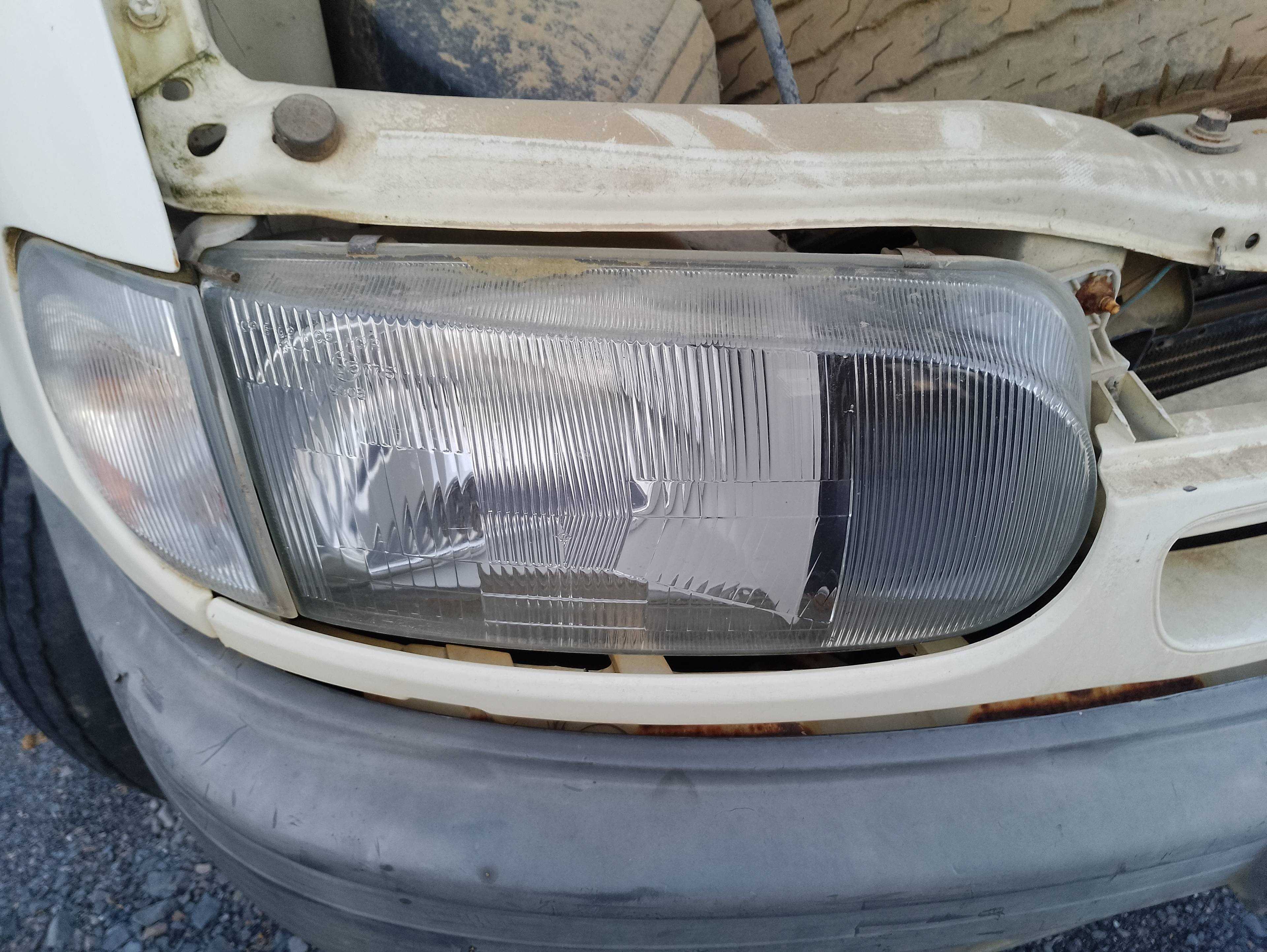 Recambio de faro derecho para nissan vanette cargo (hc23) 2.3 diesel referencia OEM IAM   