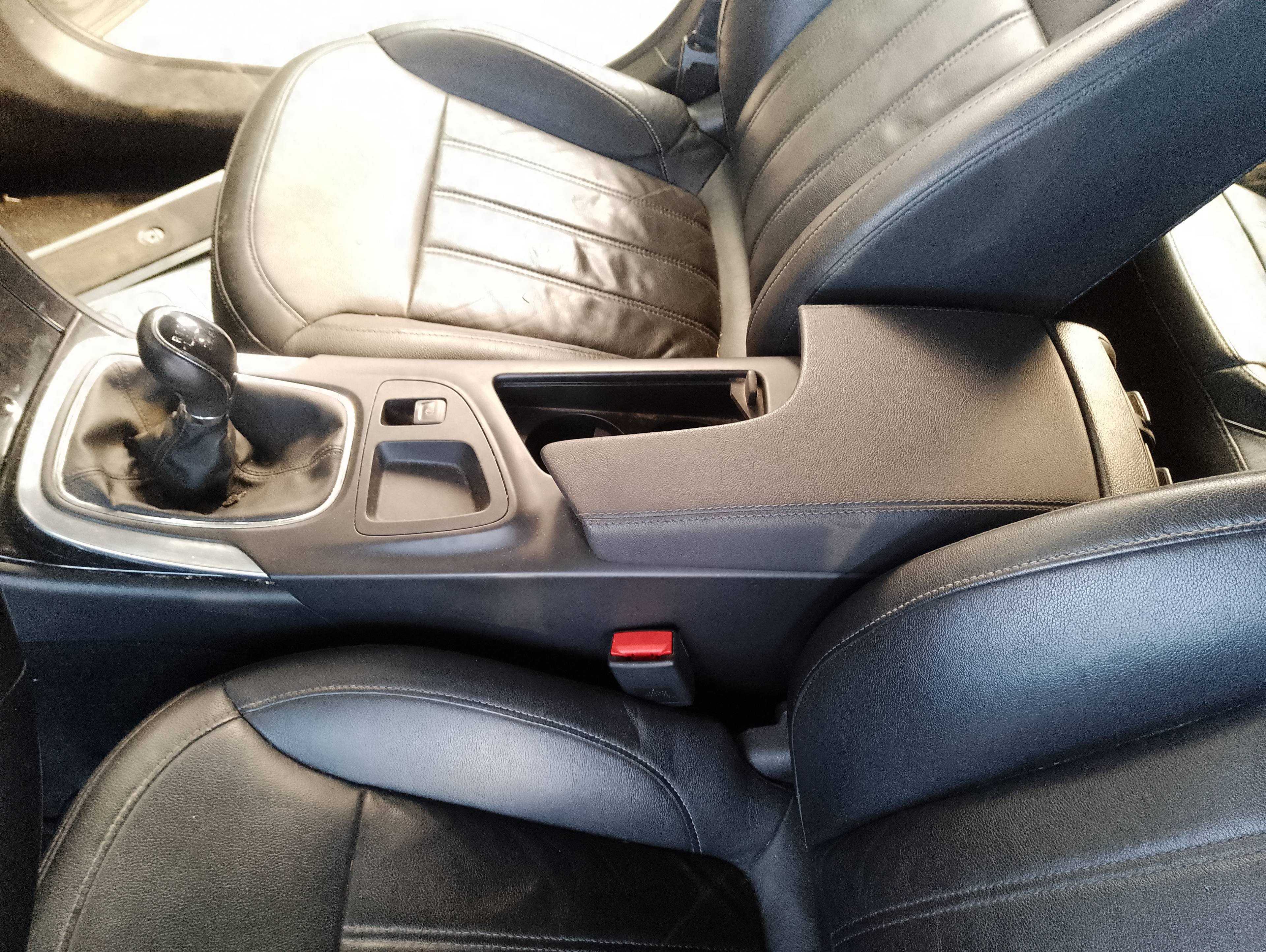 Recambio de apoyabrazos central para opel insignia sports tourer cosmo referencia OEM IAM   