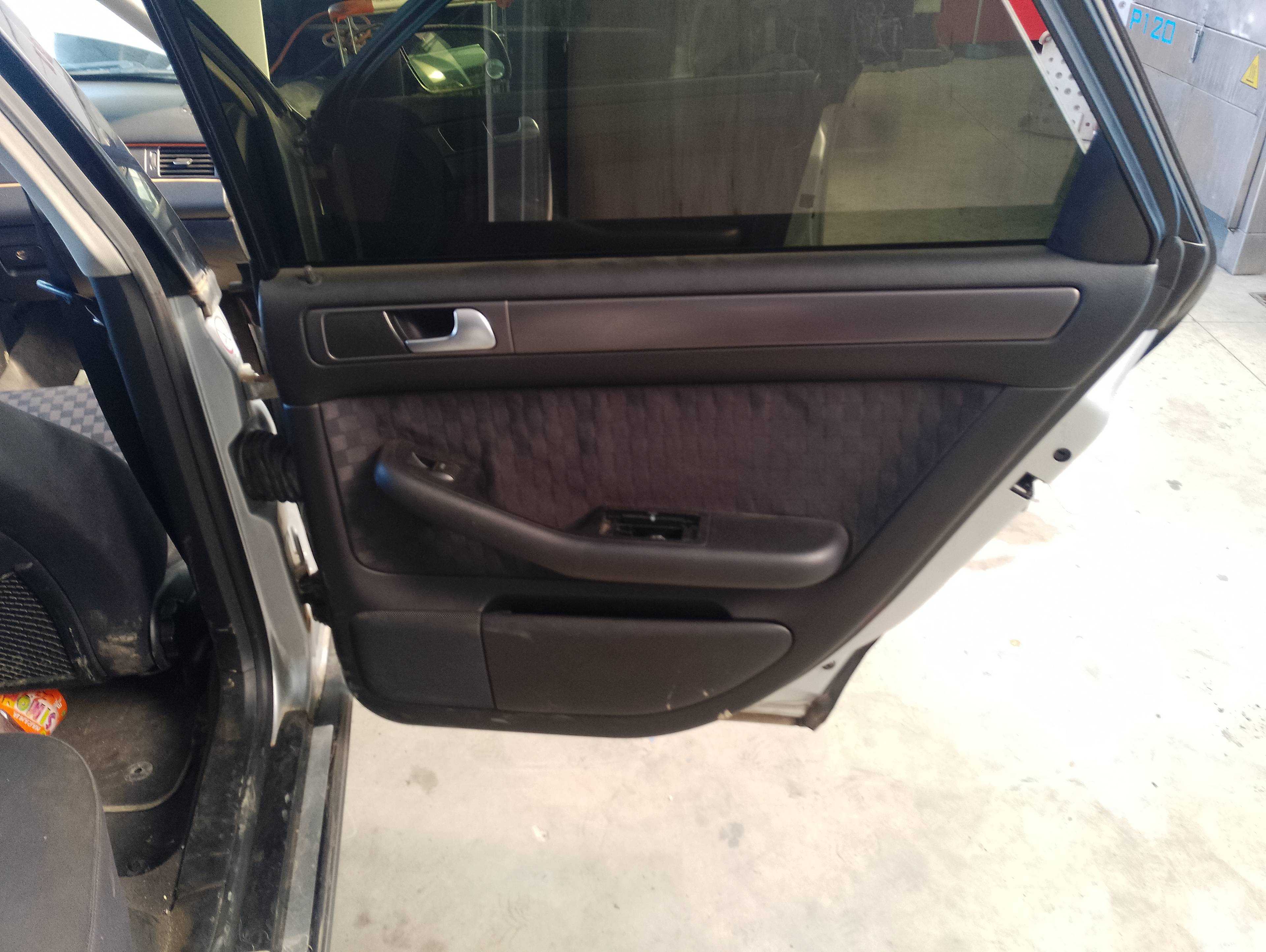 Recambio de guarnecido puerta trasera derecha para audi a6 berlina (4b2) 1.9 tdi referencia OEM IAM   