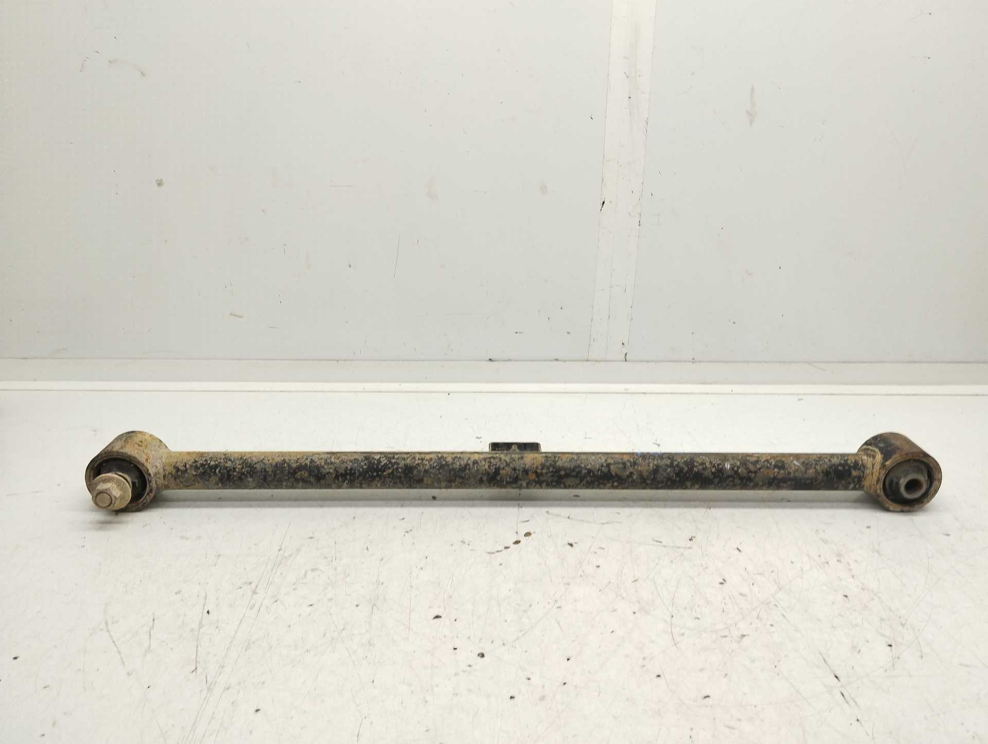 Recambio de tirante trasero derecho para toyota land cruiser (j12) 3.0 turbodiesel referencia OEM IAM   