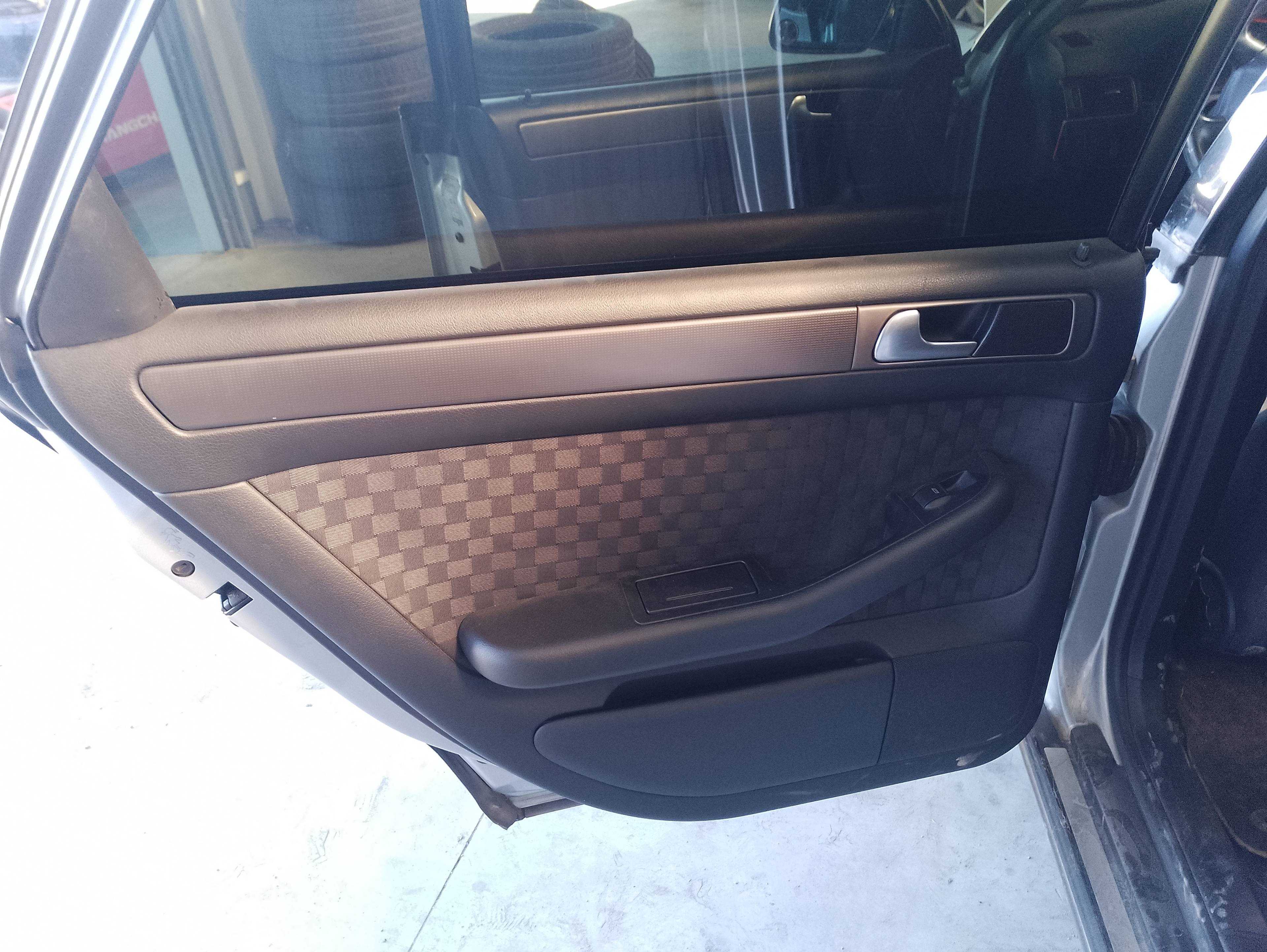 Recambio de guarnecido puerta trasera izquierda para audi a6 berlina (4b2) 1.9 tdi referencia OEM IAM   