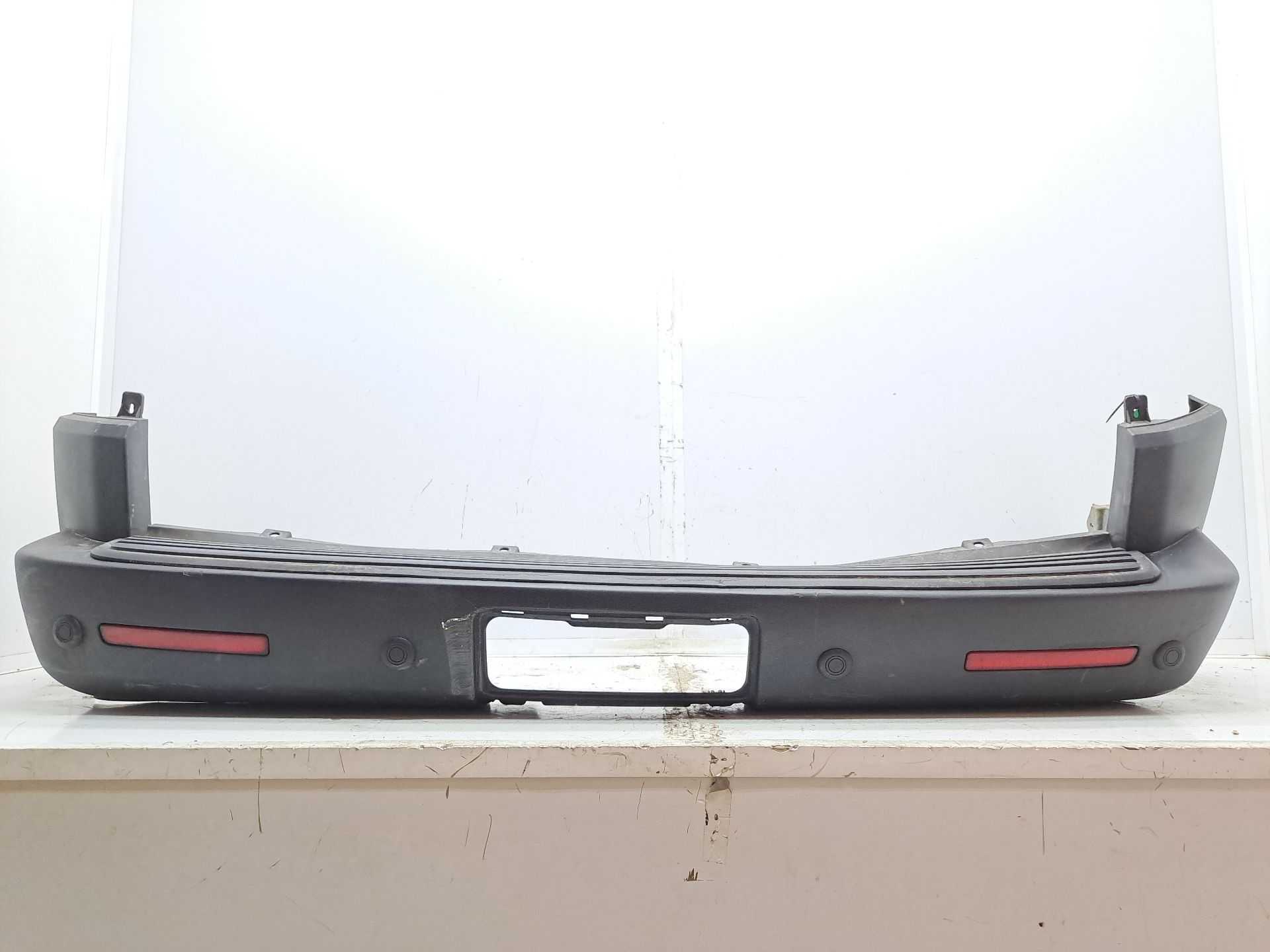 Recambio de paragolpes trasero para land rover discovery v6 td edition 60 yrs referencia OEM IAM   