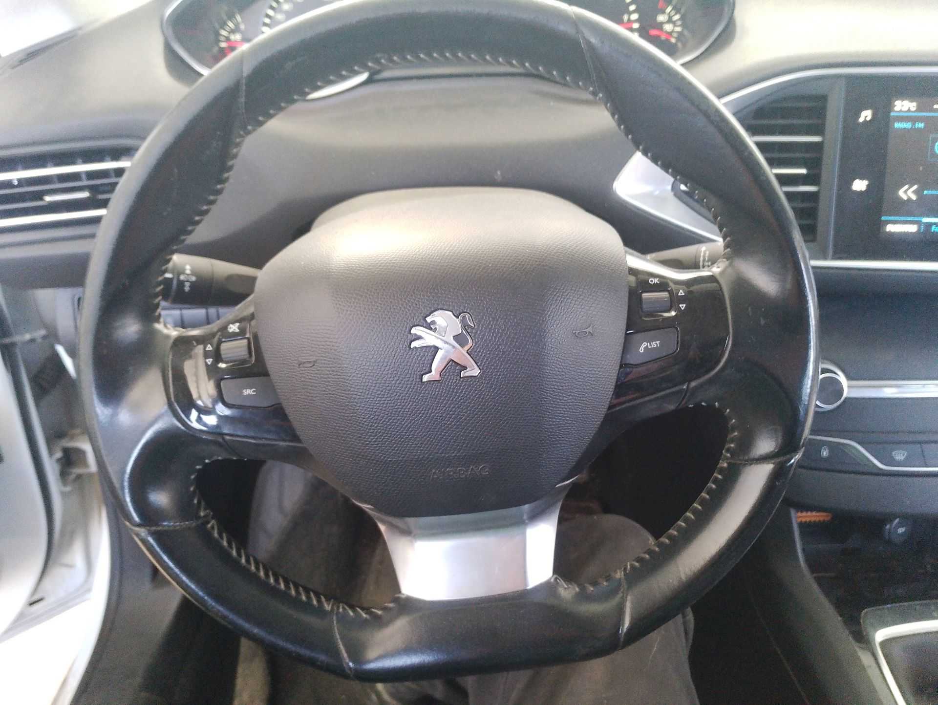 Recambio de volante para peugeot 308 ii (lb_, lp_, lw_, lh_, l3_) 1.6 hdi 100 referencia OEM IAM   