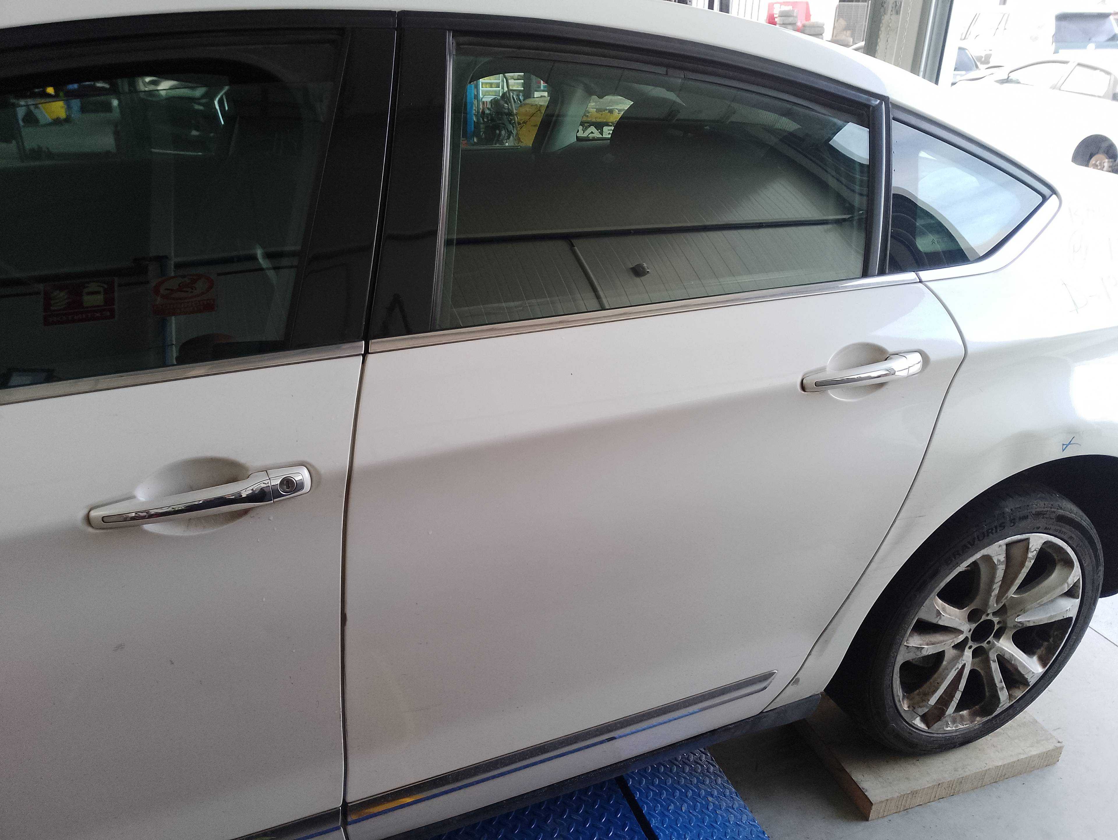 Recambio de puerta trasera izquierda para citroën c5 berlina business referencia OEM IAM   