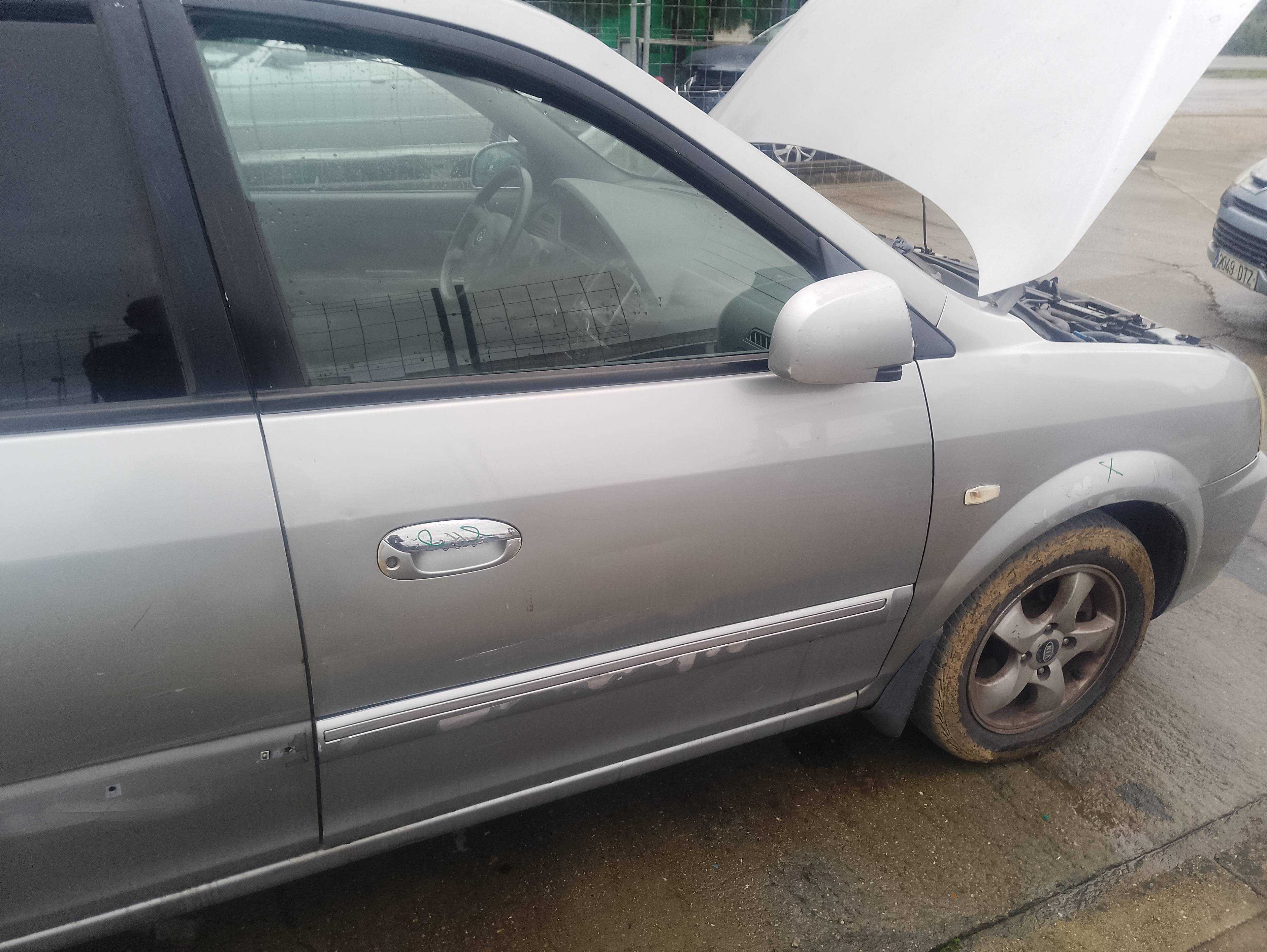 Recambio de puerta delantera derecha para kia carens 2.0 crdi ex monovolumen referencia OEM IAM   