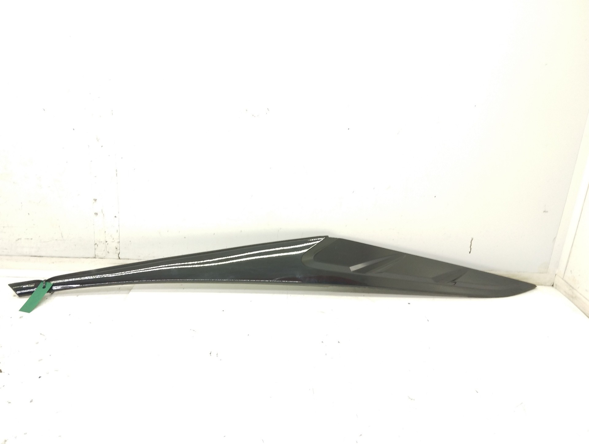 Recambio de molduras traseras para hyundai tucson (nx) klass 2wd referencia OEM IAM 7850N7100 87850N7000 