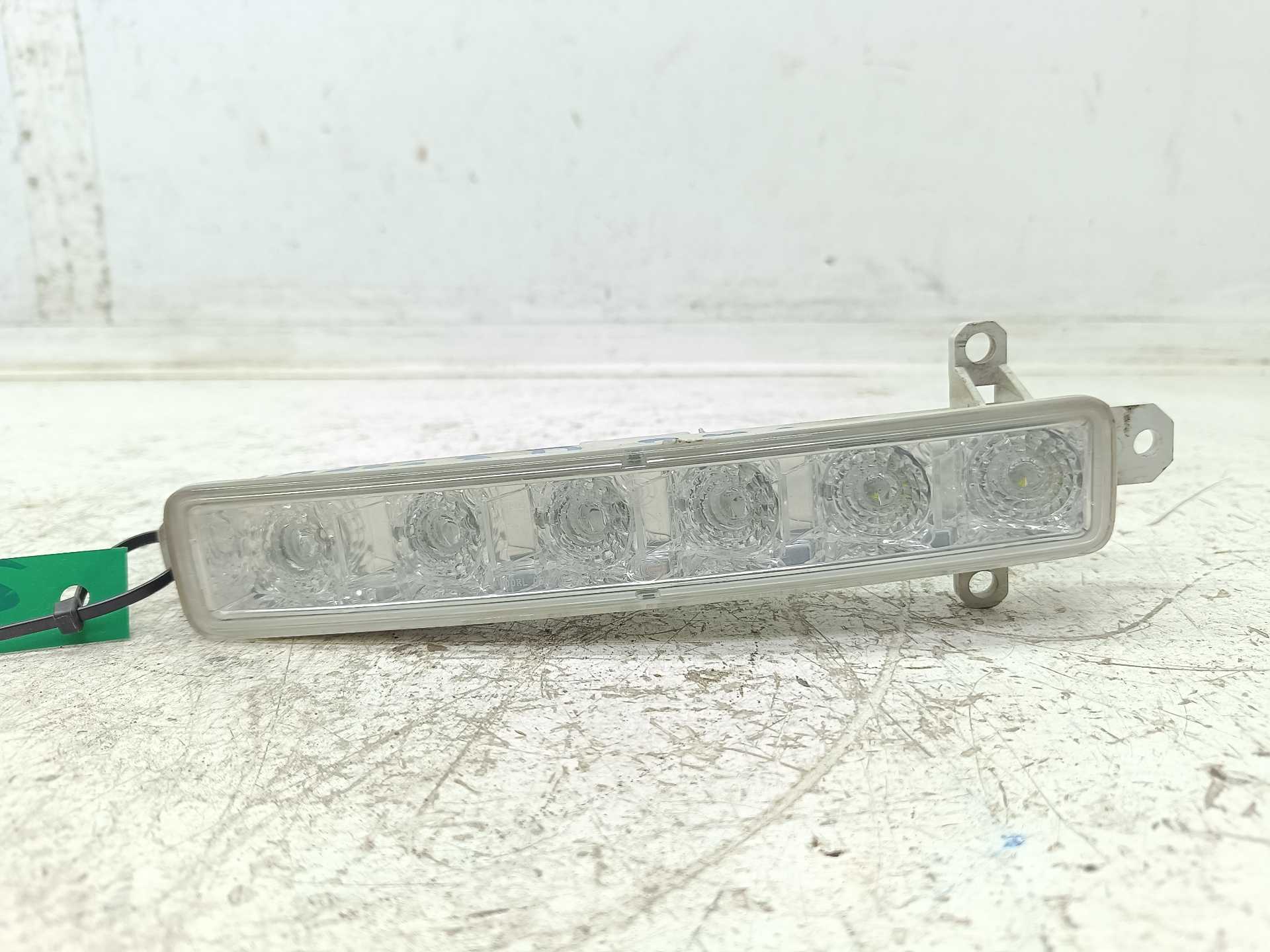 Recambio de faro derecho luz diurna para citroën berlingo station wagon xtr referencia OEM IAM 9677409380 89208643 