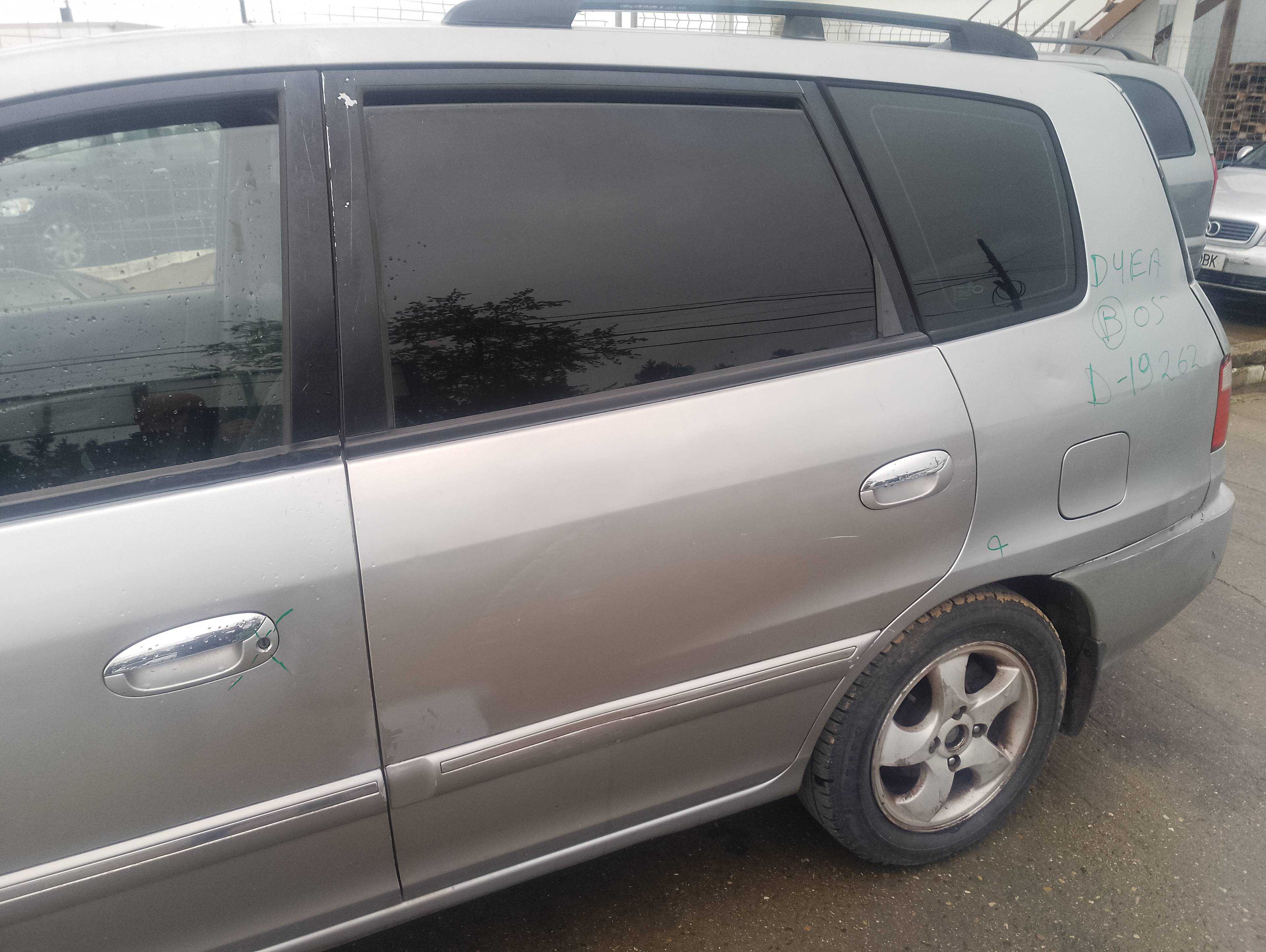 Recambio de puerta trasera izquierda para kia carens 2.0 crdi ex monovolumen referencia OEM IAM   