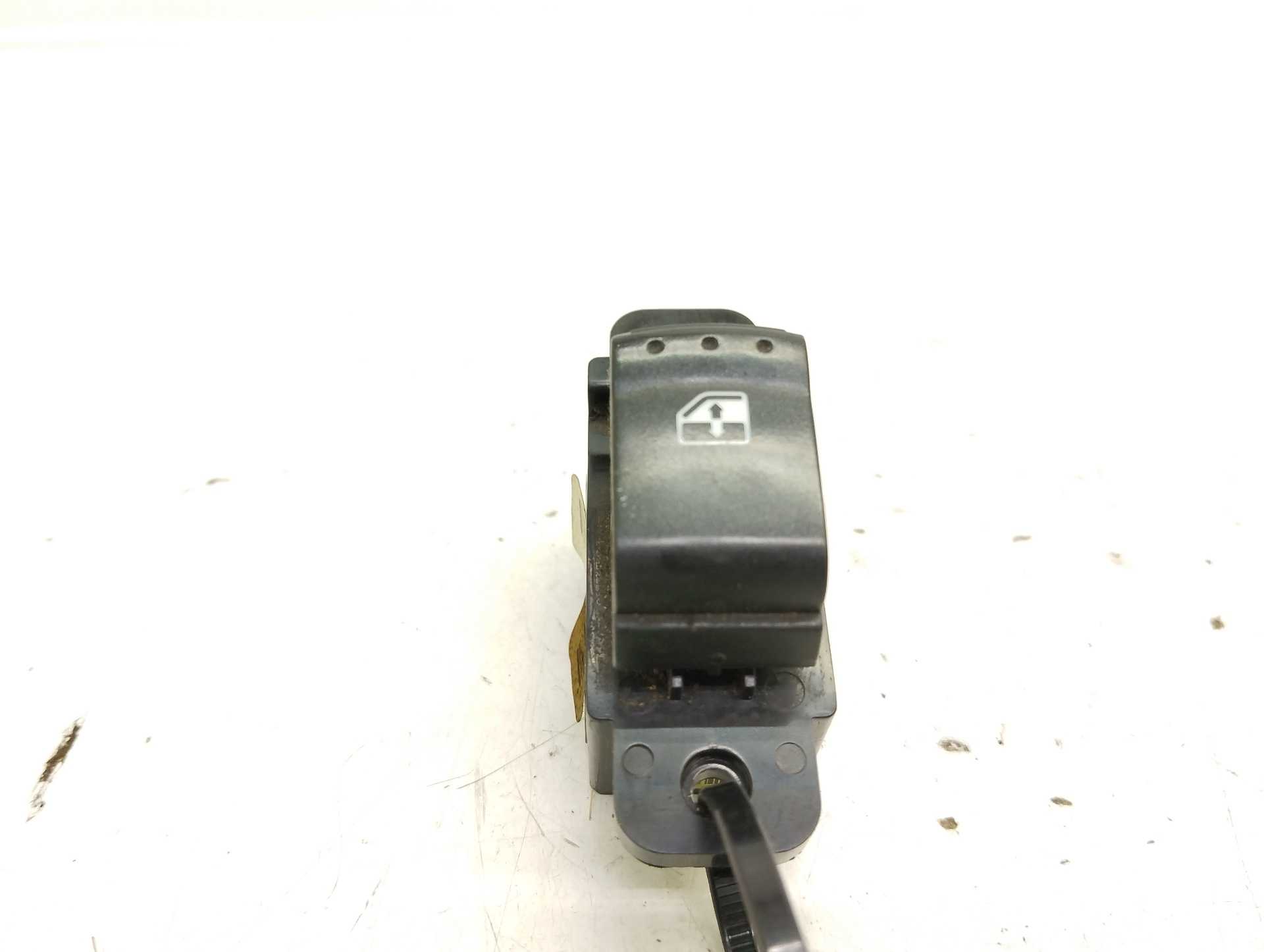 Recambio de mando elevalunas trasero derecho para ssangyong actyon 200 xdi referencia OEM IAM   