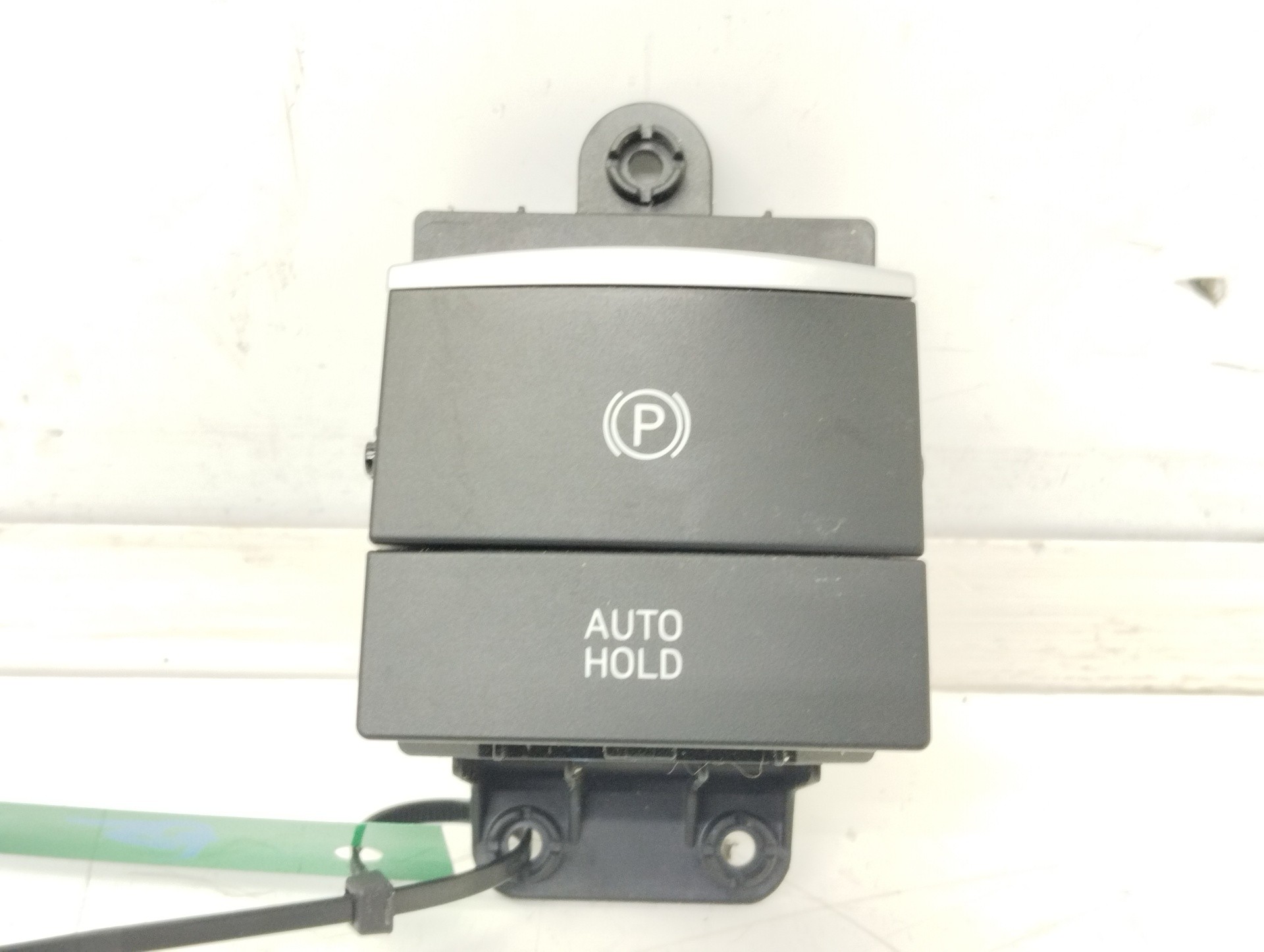 Recambio de pulsador freno de mano electrico para hyundai tucson (nx) klass 2wd referencia OEM IAM 93766N7200LS5  