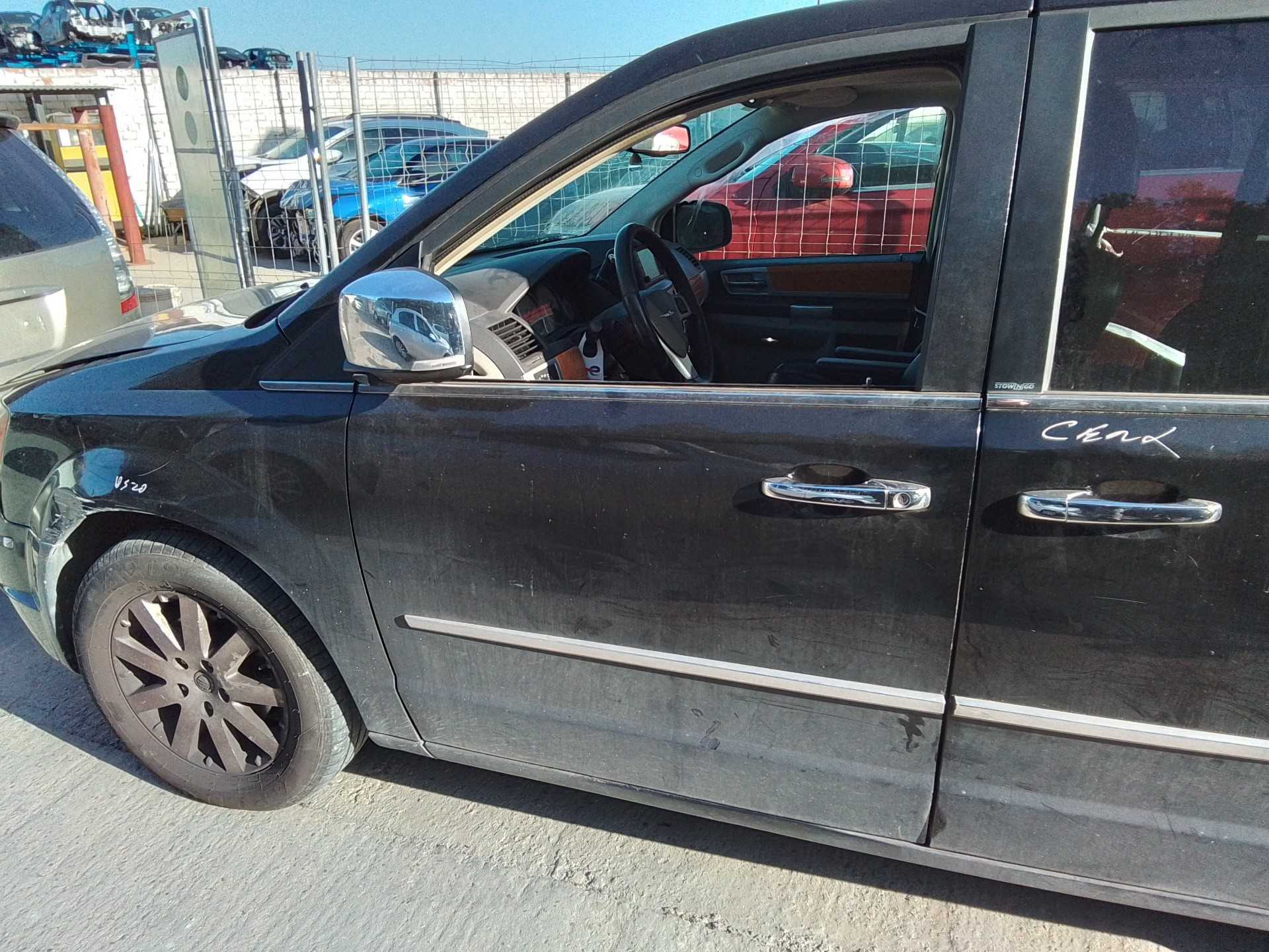 Recambio de puerta delantera izquierda para chrysler grand voyager limited referencia OEM IAM   
