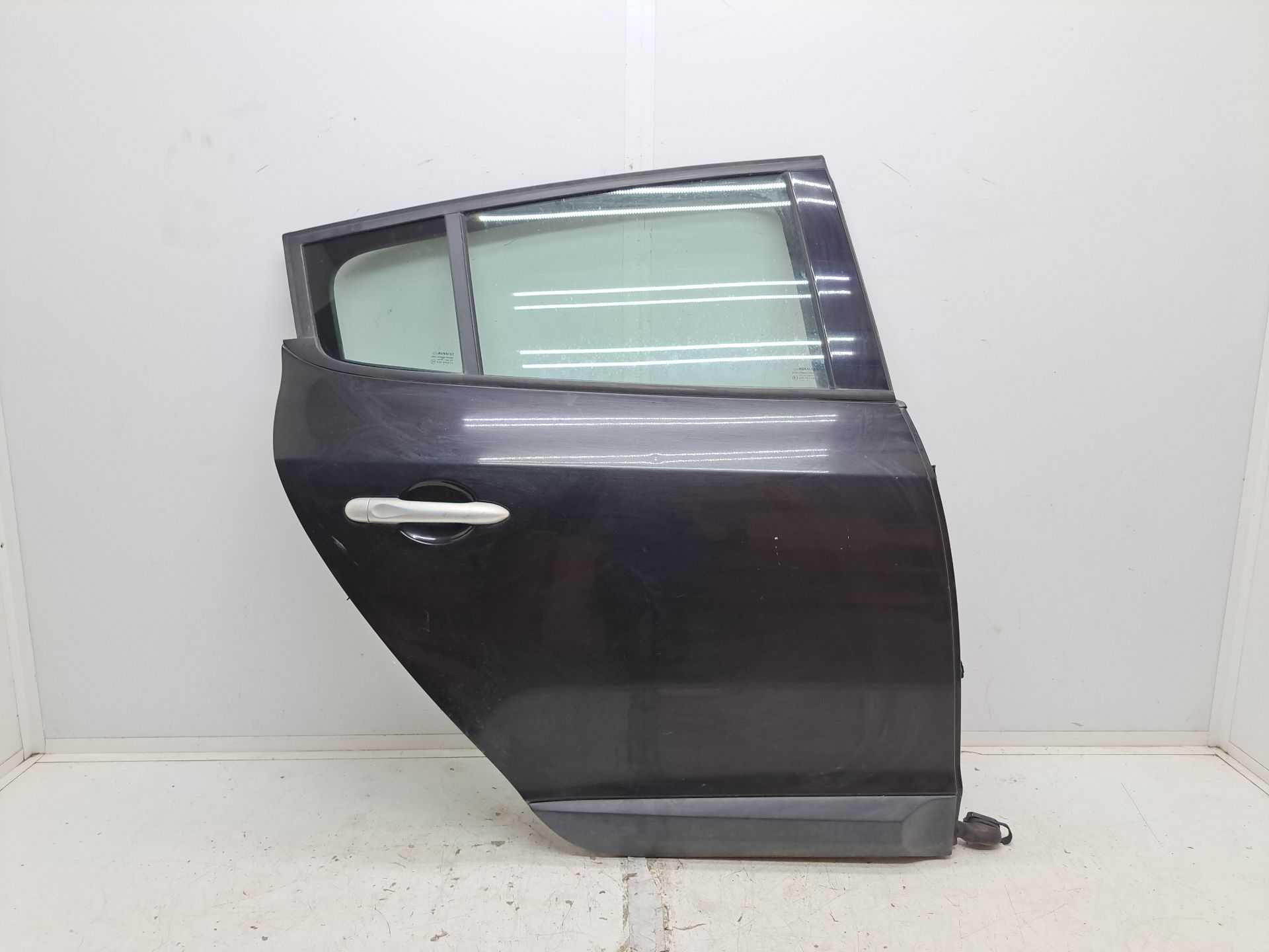 Recambio de puerta trasera derecha para renault megane iii berlina 5 p business referencia OEM IAM   